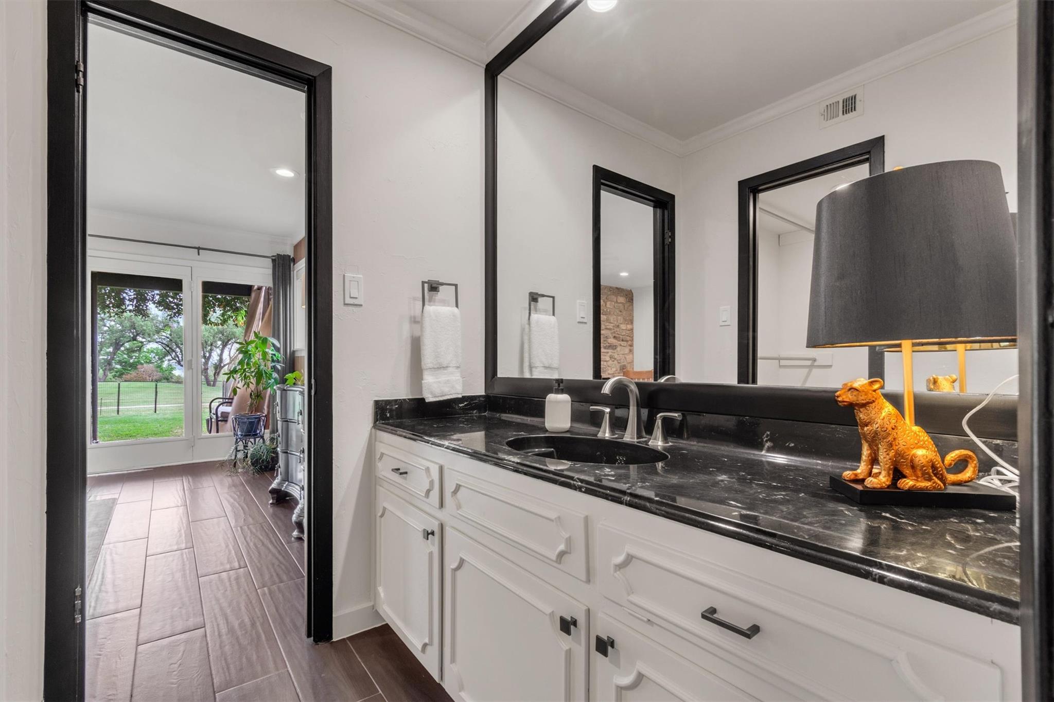 402 Seawind St, Lakeway, TX 78734