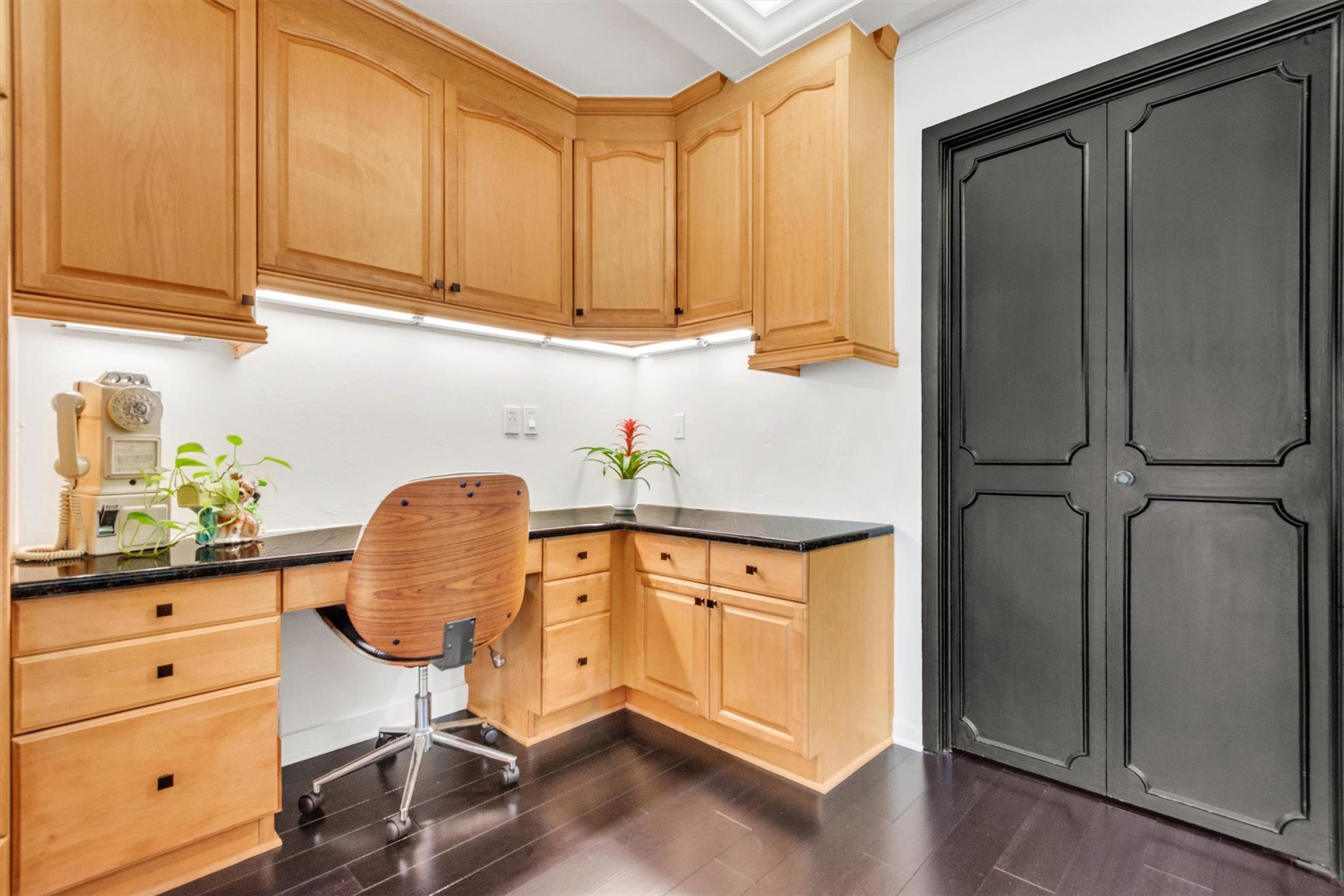 402 Seawind St, Lakeway, TX 78734