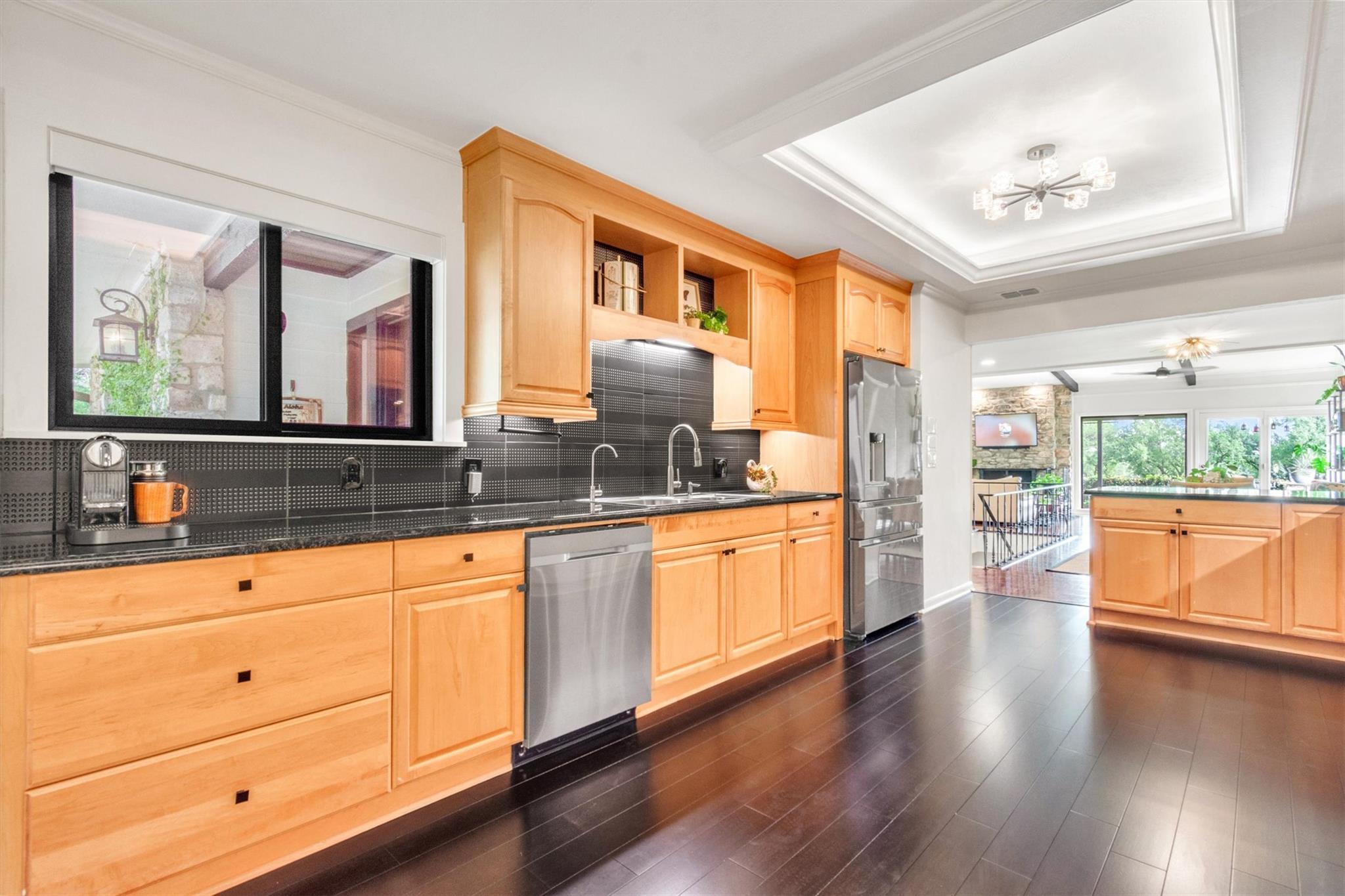 402 Seawind St, Lakeway, TX 78734