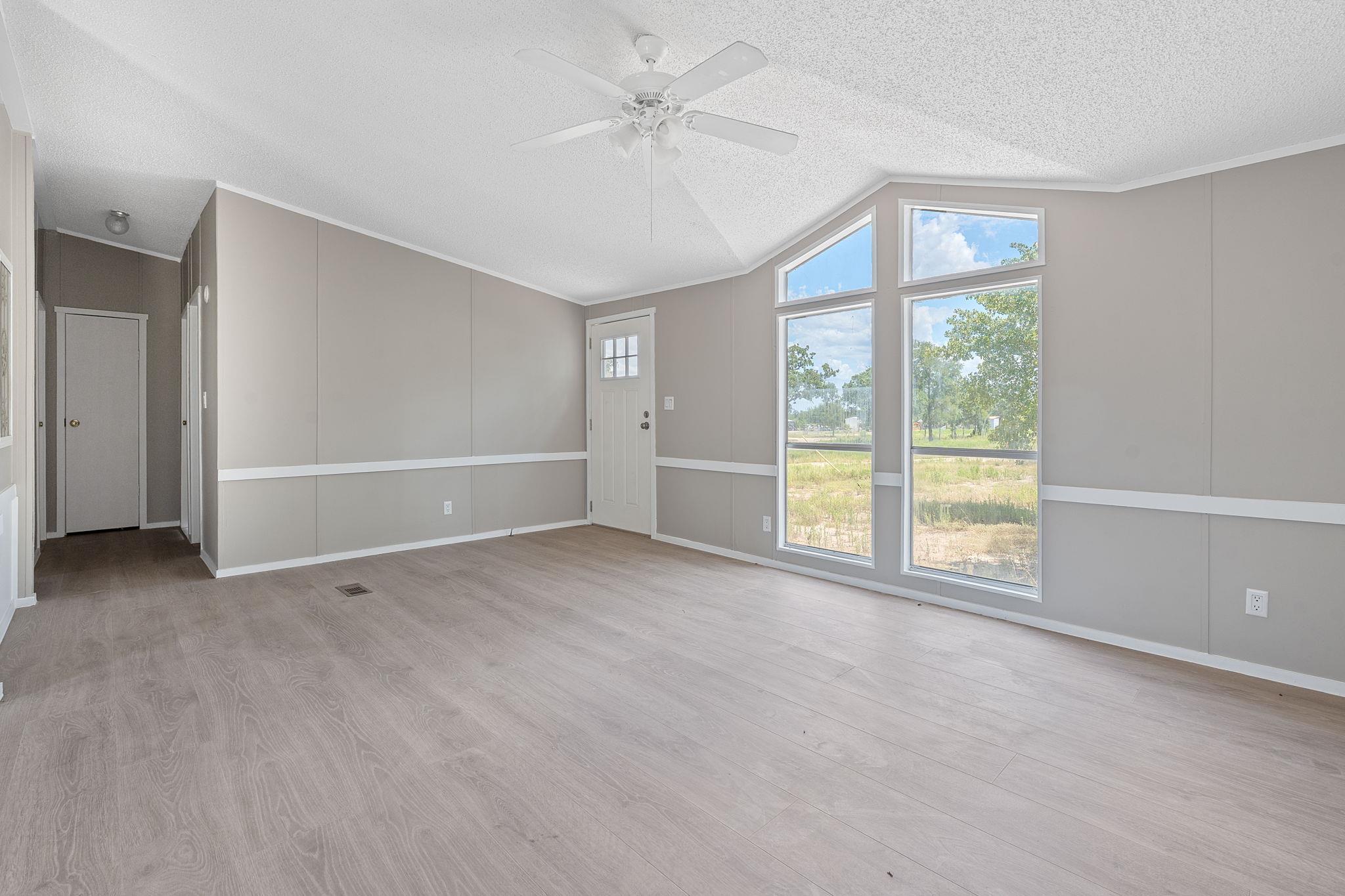 1385 Pettytown Rd, Dale, TX 78616