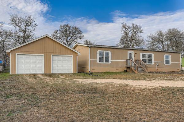 130 Zafiro Ln, Del Valle, TX 78617