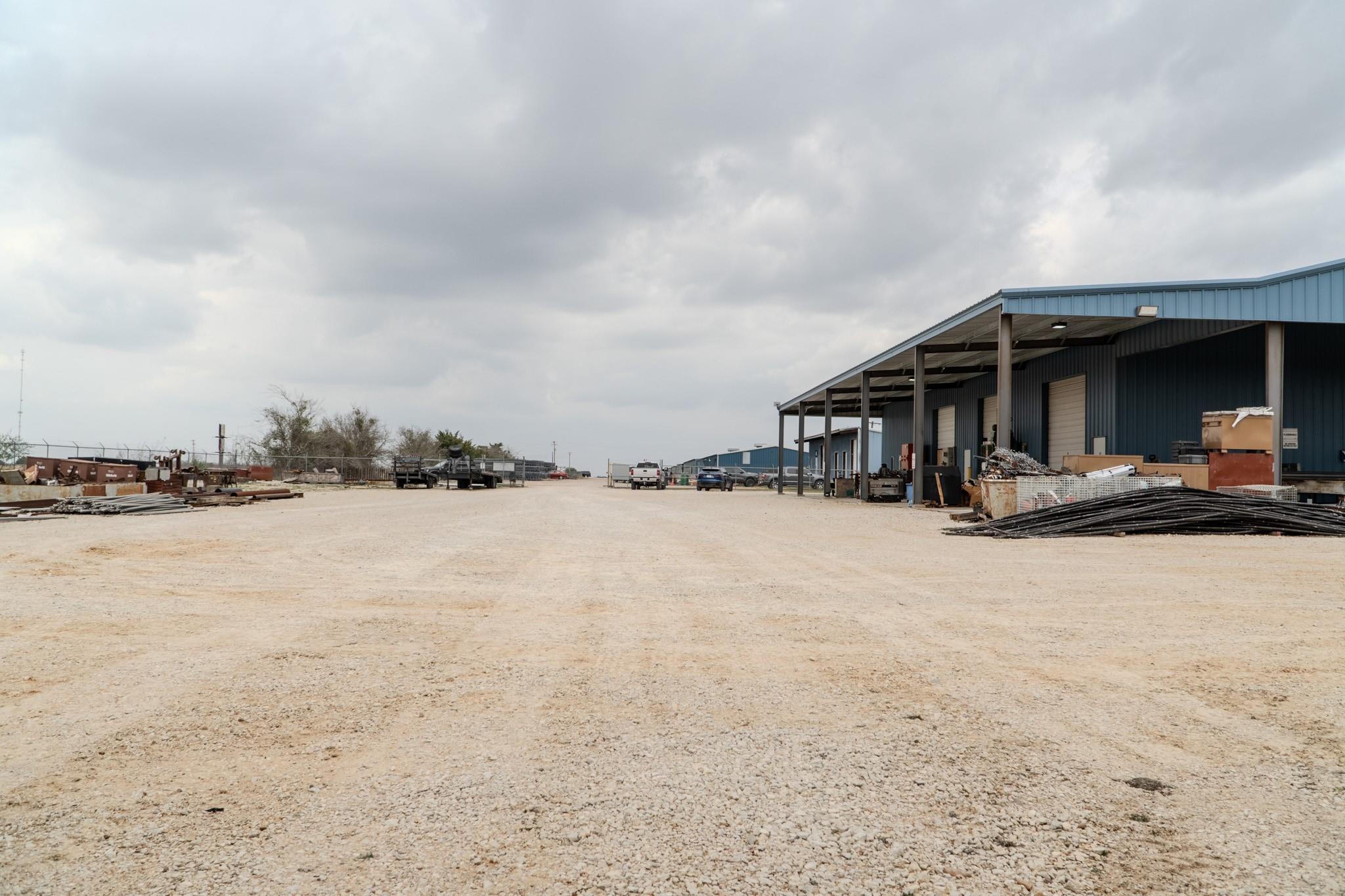 945 Huser Blvd, Schulenburg, TX 78956