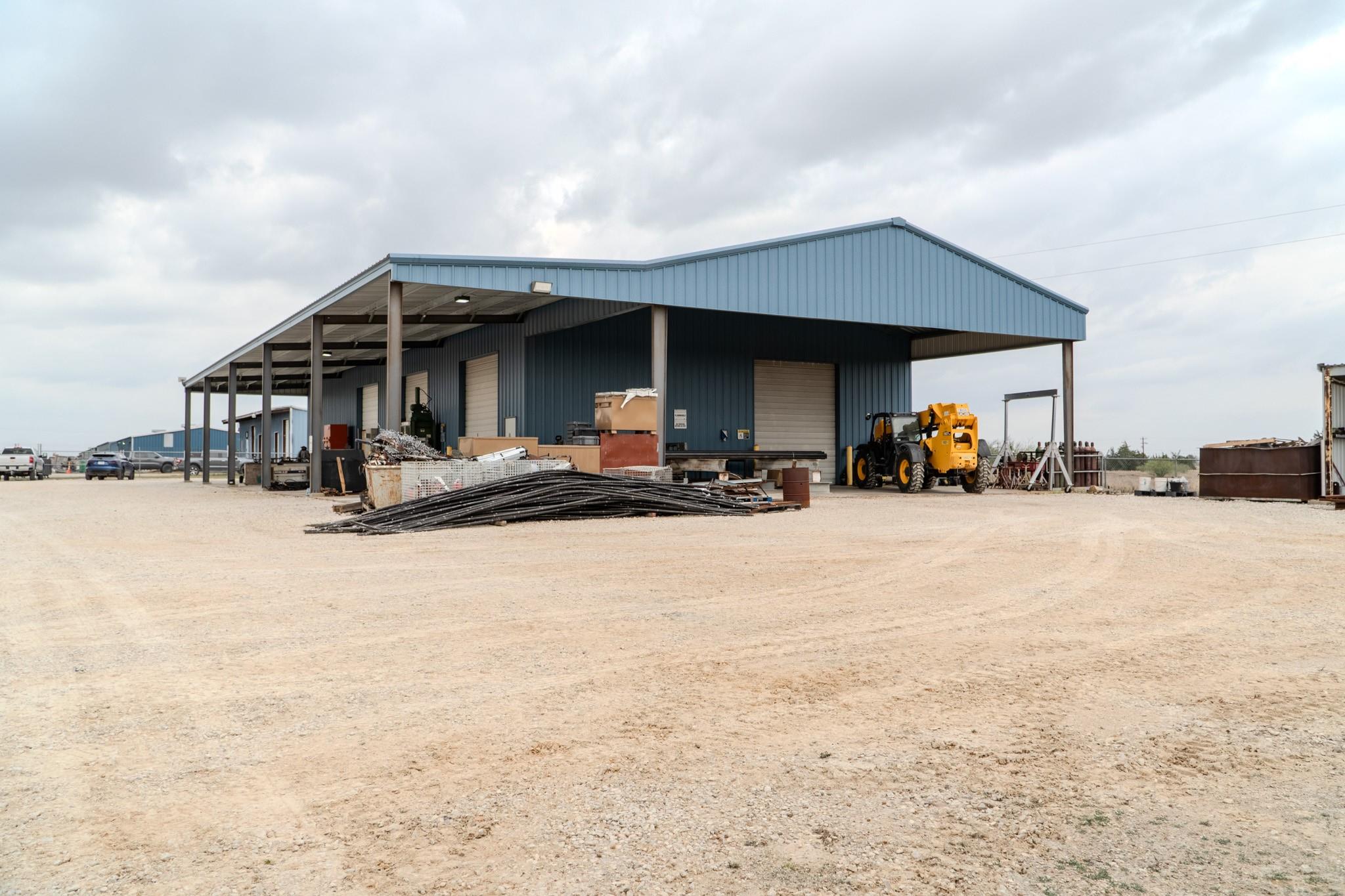 945 Huser Blvd, Schulenburg, TX 78956