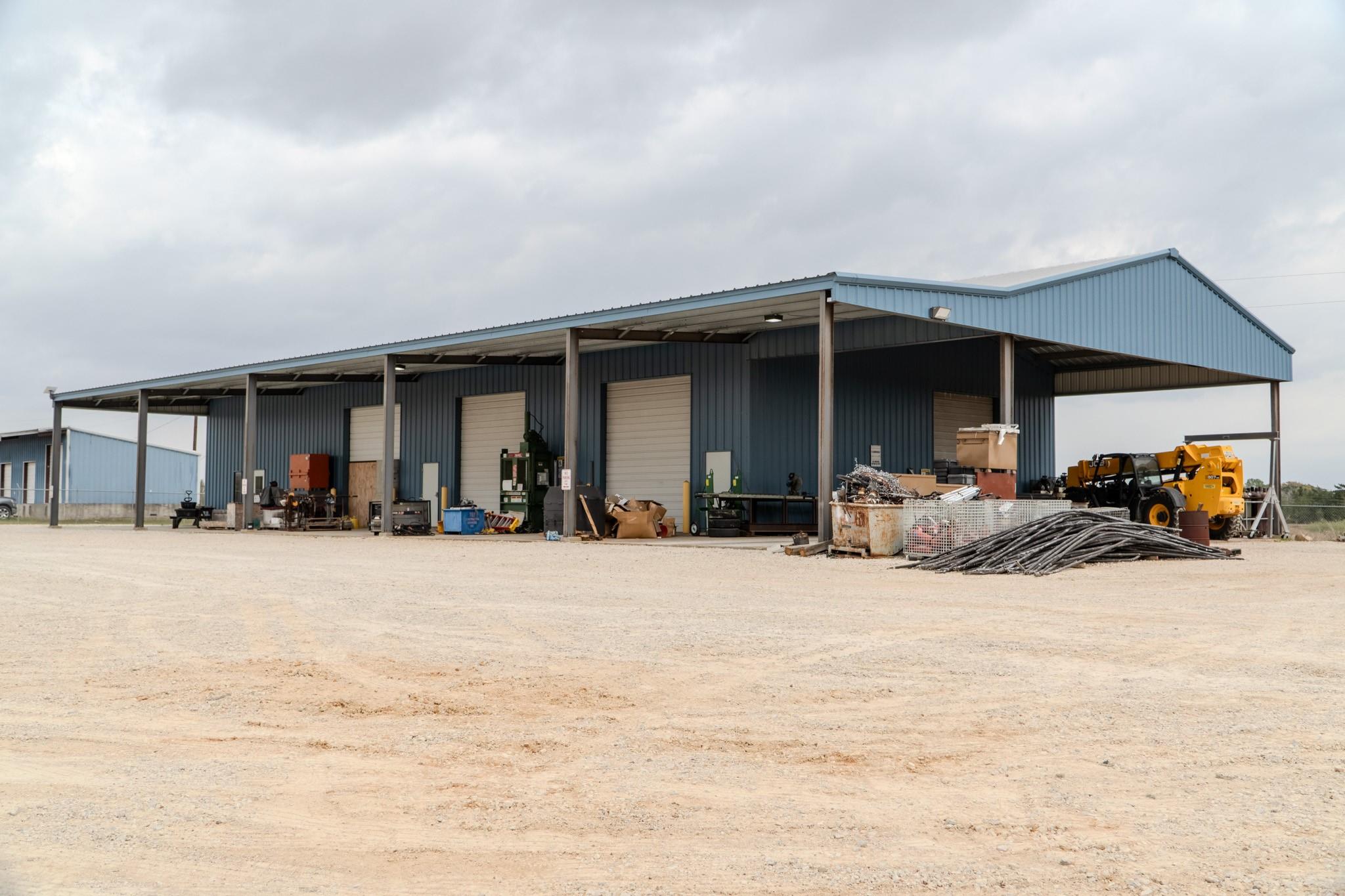 945 Huser Blvd, Schulenburg, TX 78956