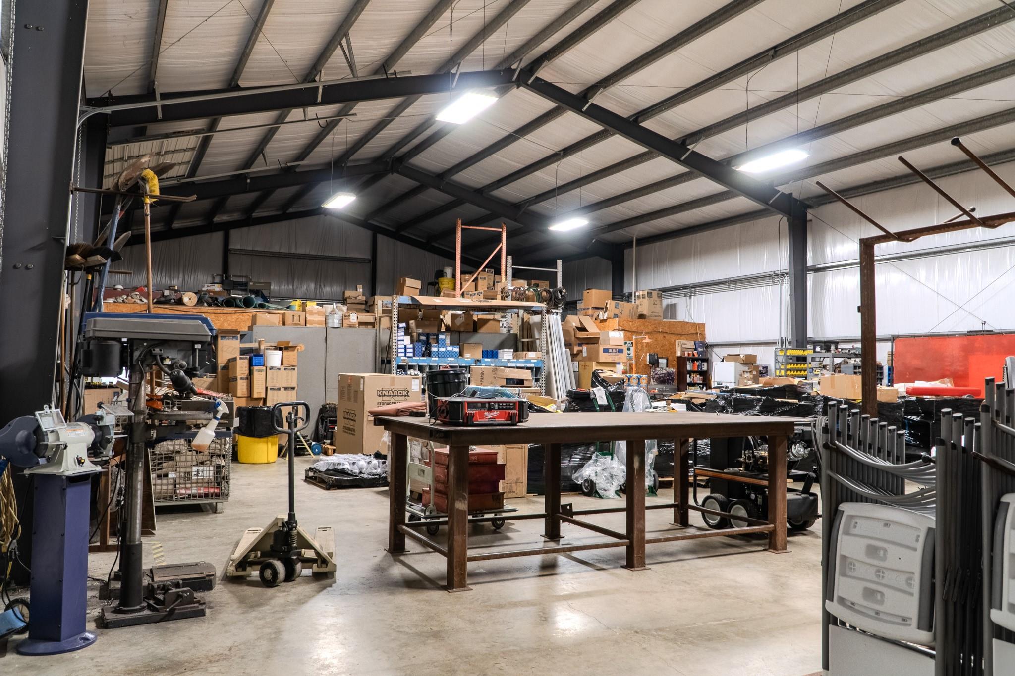 945 Huser Blvd, Schulenburg, TX 78956