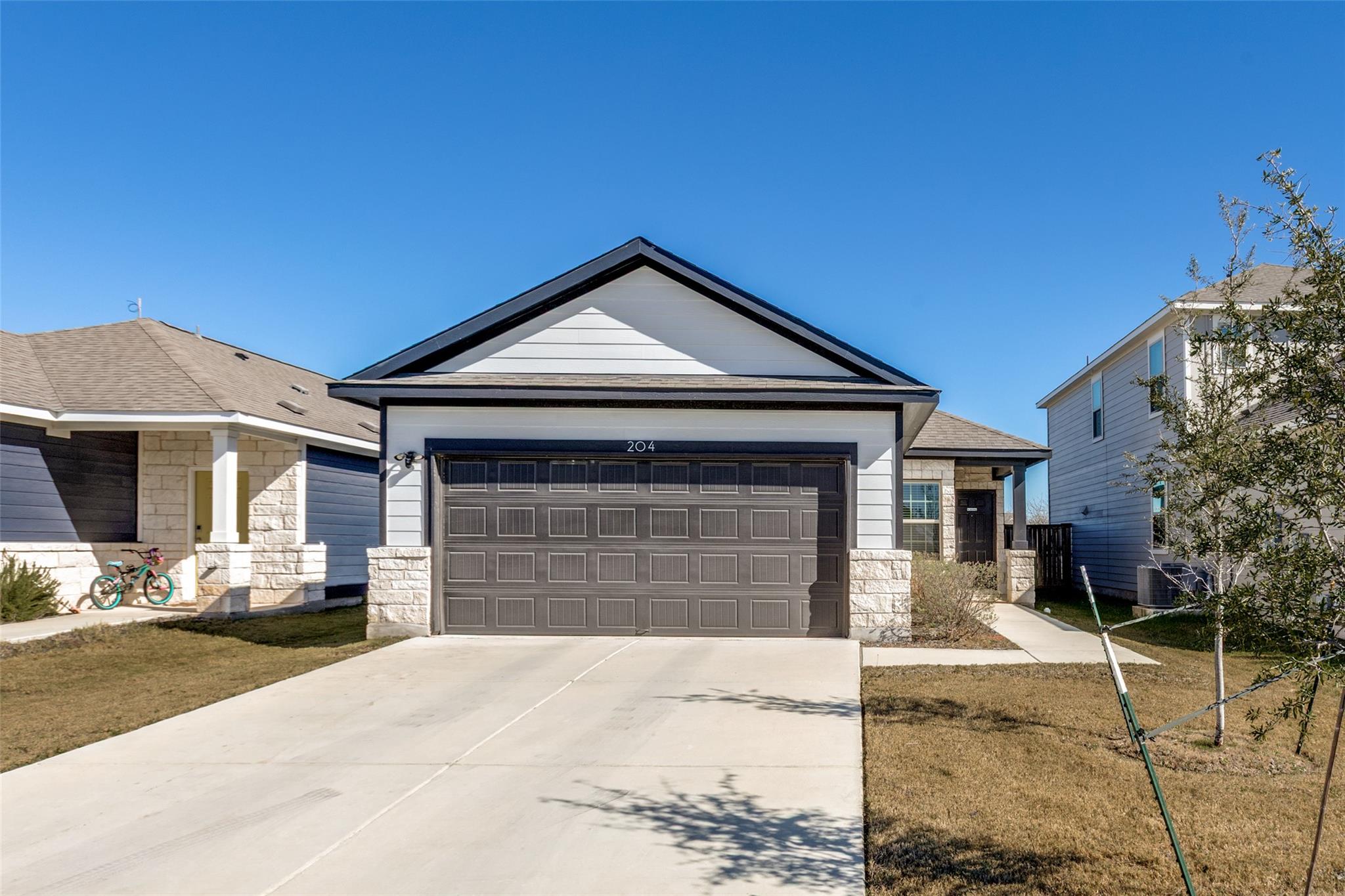 204 Kellys Heroes Way, Jarrell, TX 76537