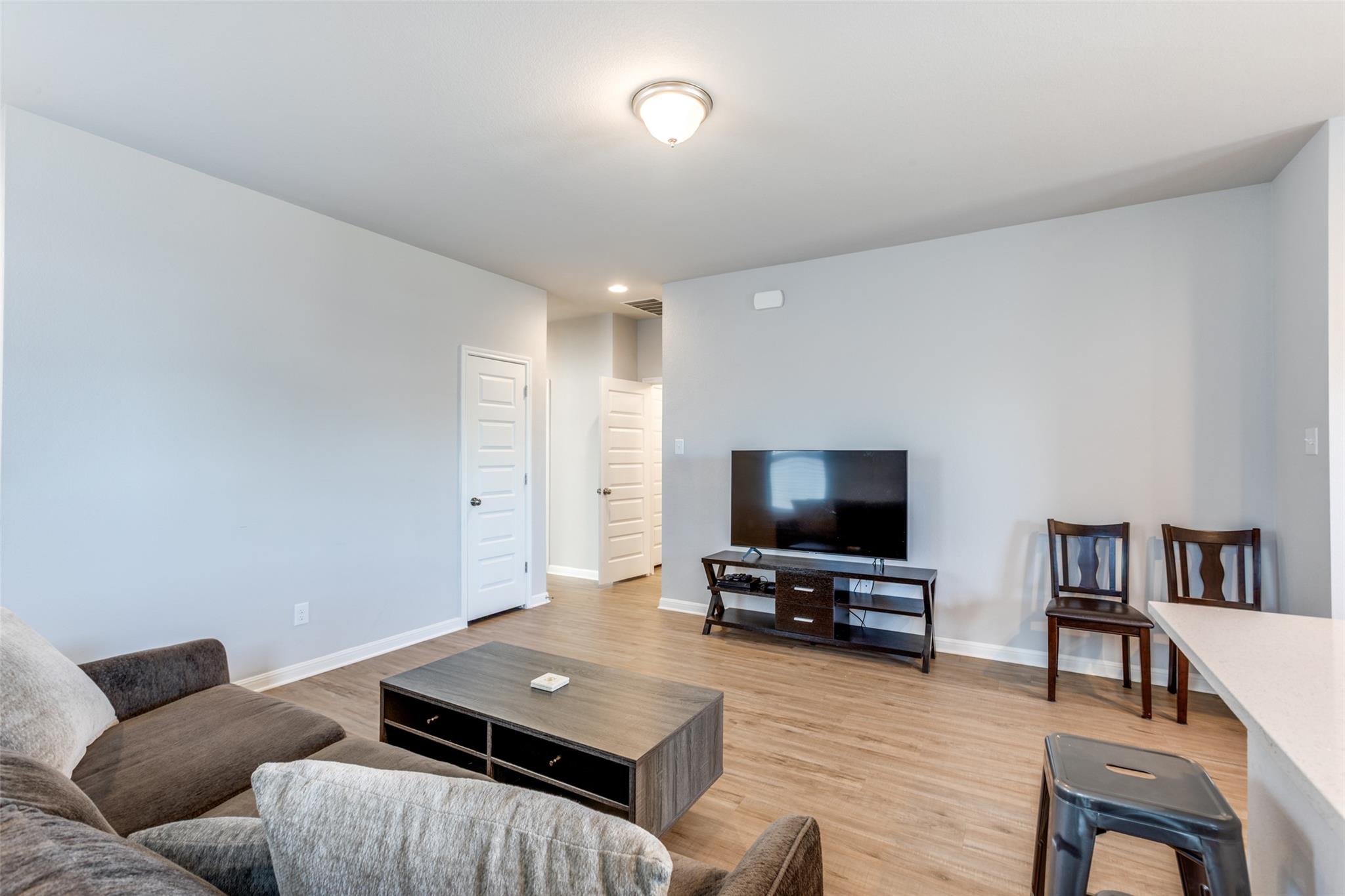 204 Kellys Heroes Way, Jarrell, TX 76537