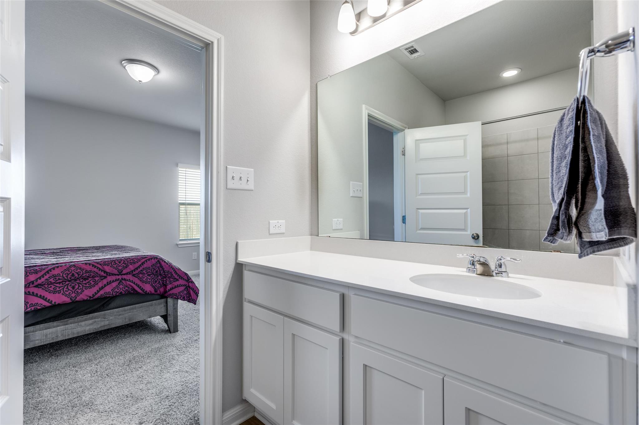 204 Kellys Heroes Way, Jarrell, TX 76537