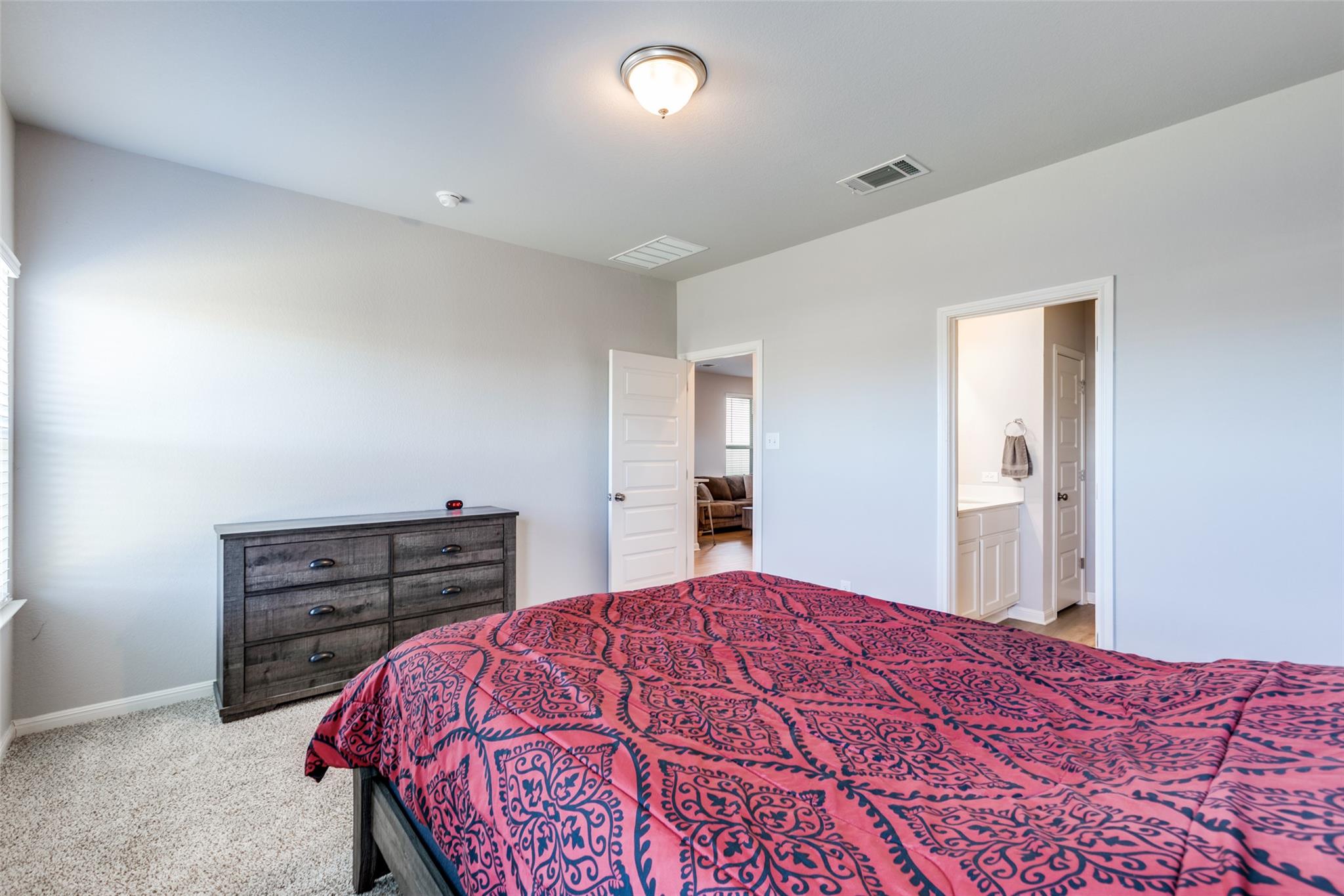 204 Kellys Heroes Way, Jarrell, TX 76537