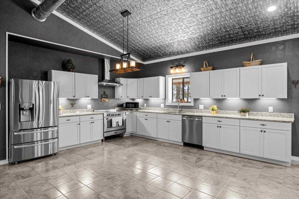 144 Old Potato Road Rd, Paige, TX 78659