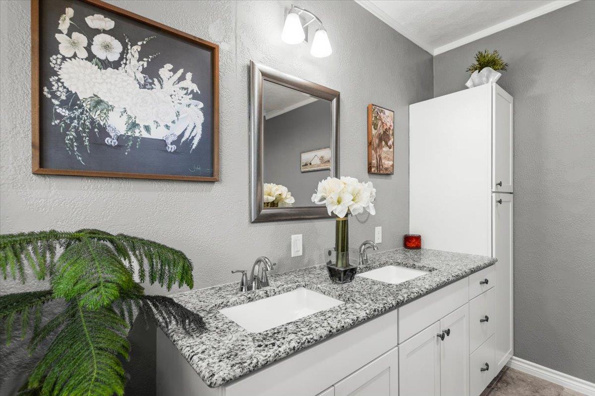 144 Old Potato Road Rd, Paige, TX 78659