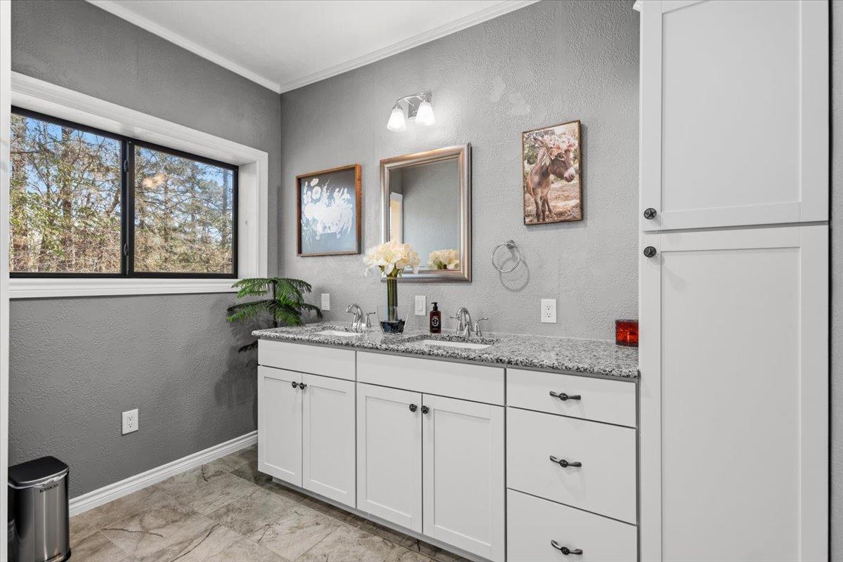 144 Old Potato Road Rd, Paige, TX 78659