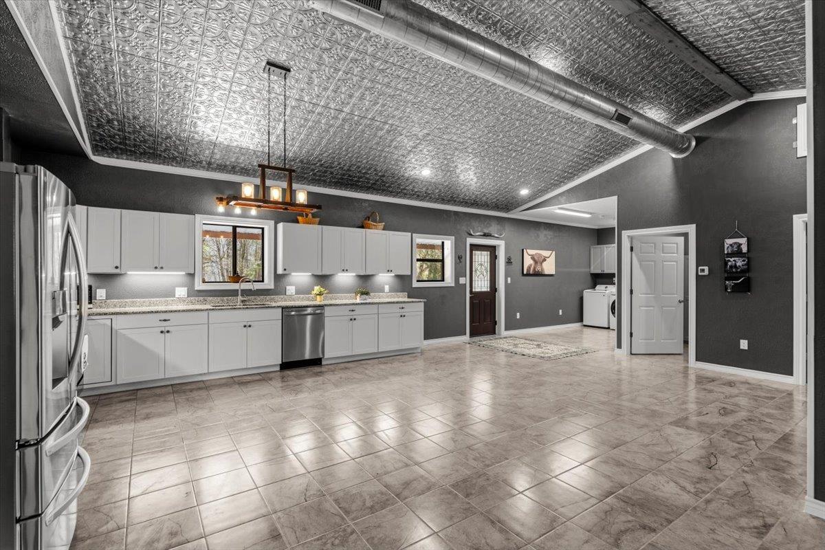 144 Old Potato Road Rd, Paige, TX 78659