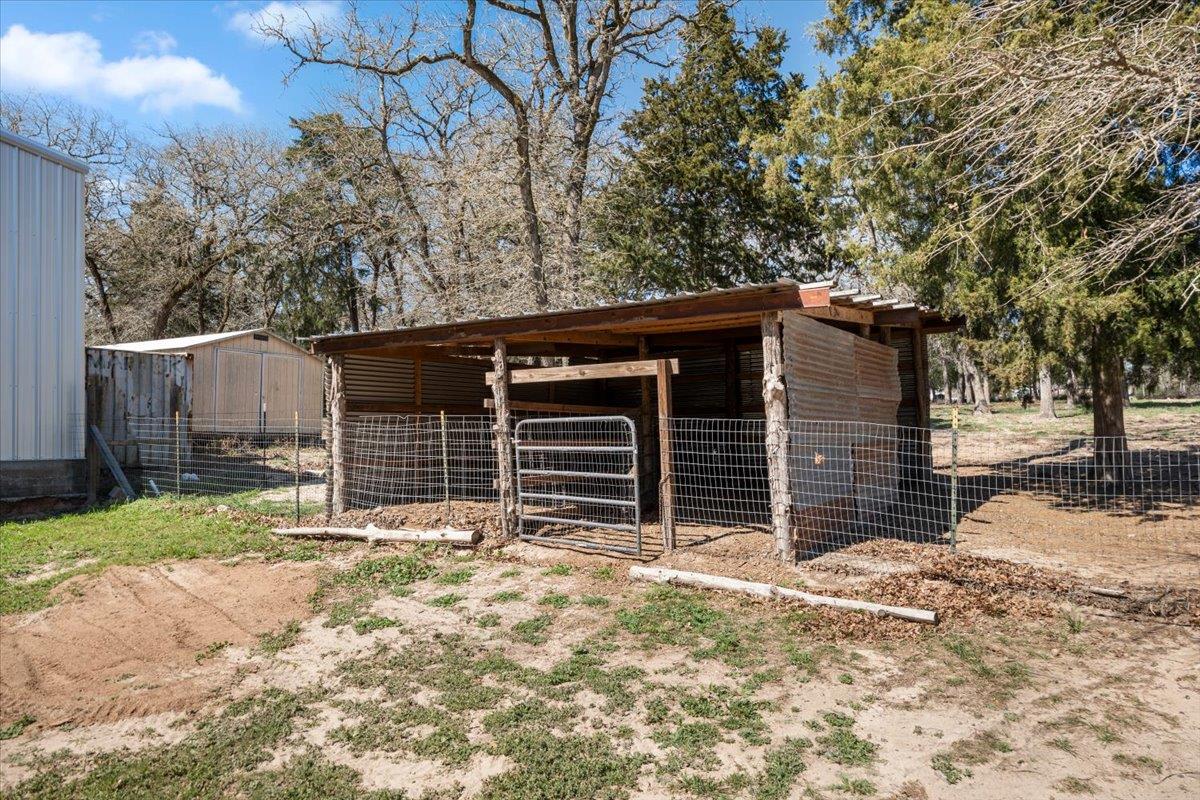 144 Old Potato Road Rd, Paige, TX 78659
