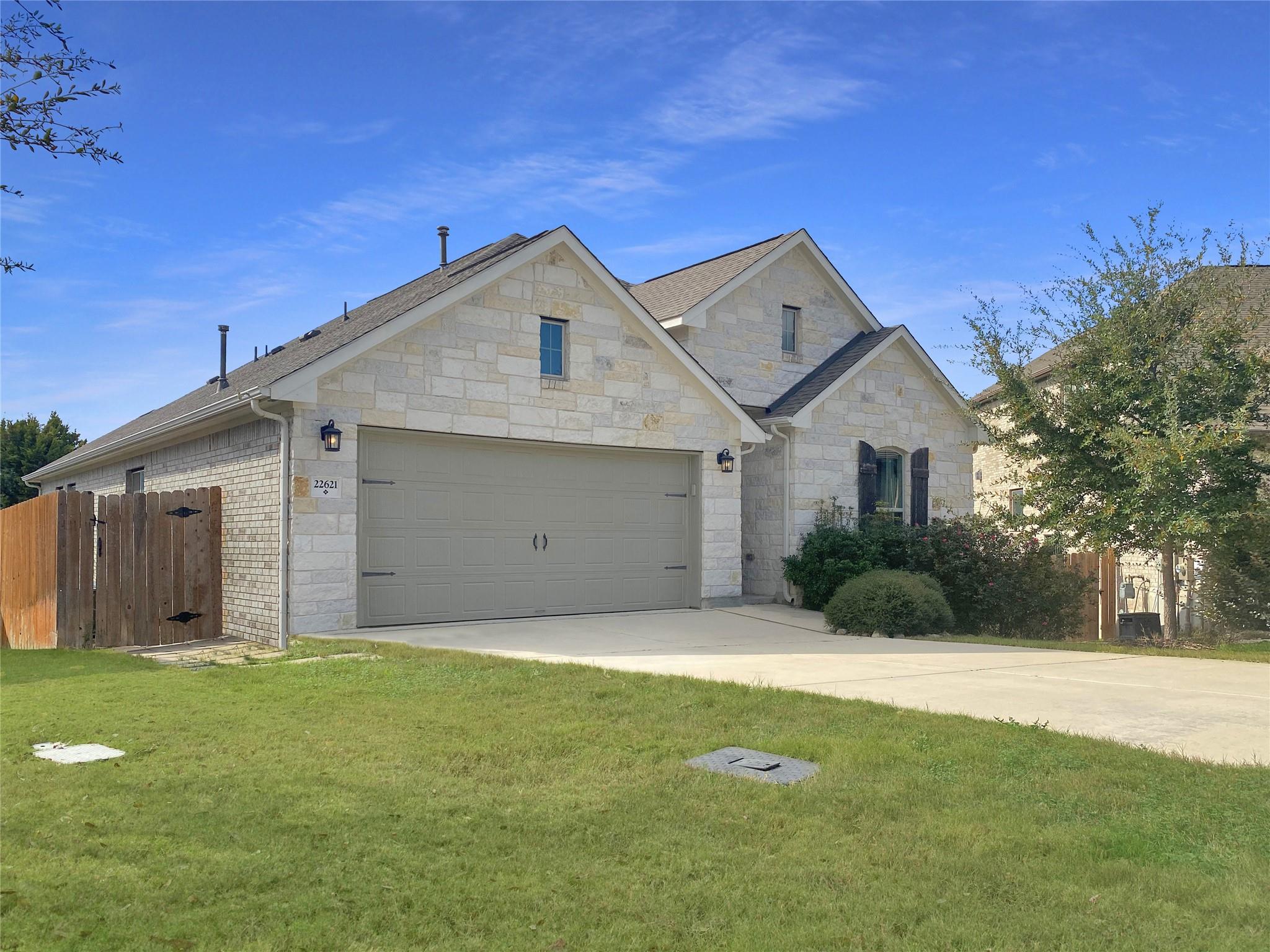 22621 Fountaingrass Ln, Lago Vista, TX 78645