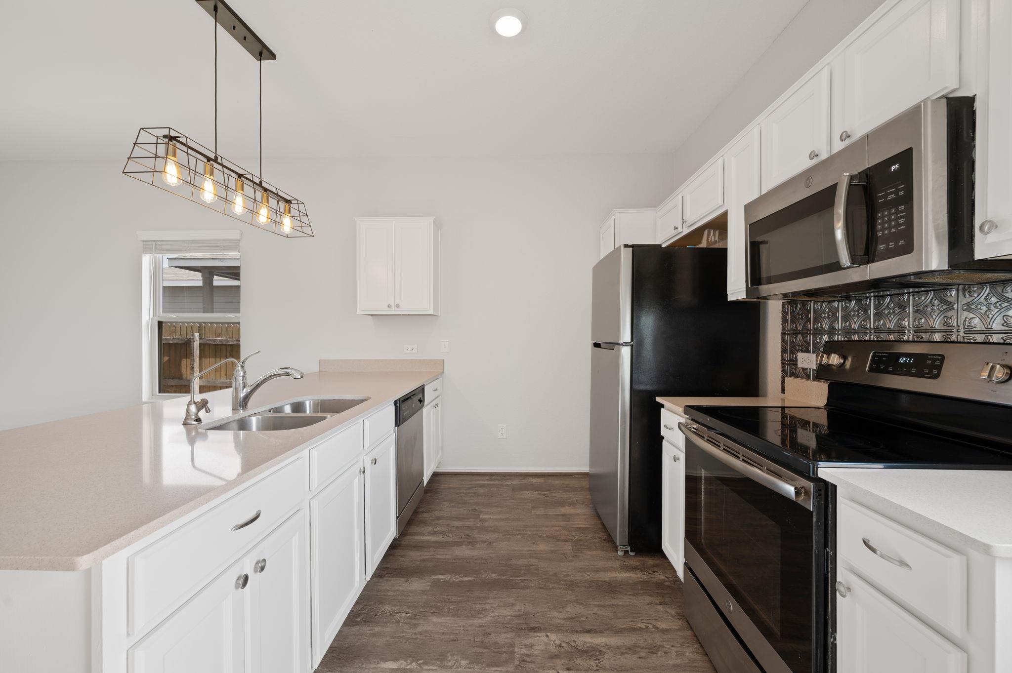 817 Circle Way, Jarrell, TX 76537