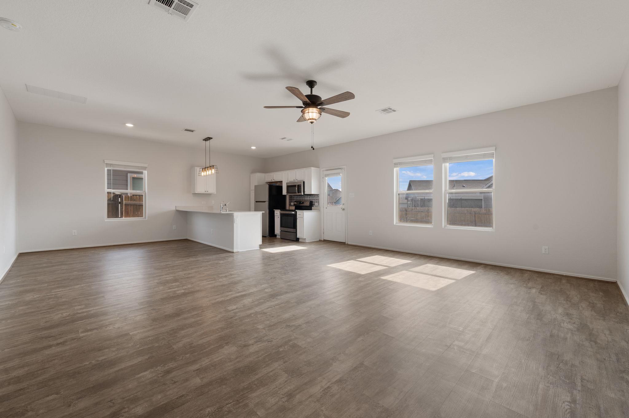 817 Circle Way, Jarrell, TX 76537