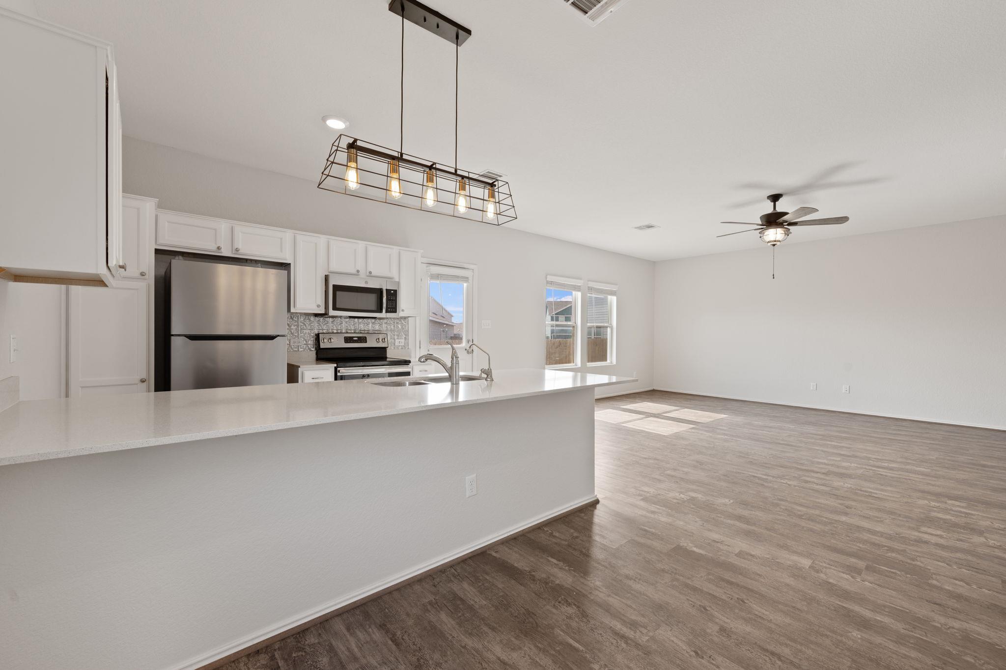 817 Circle Way, Jarrell, TX 76537