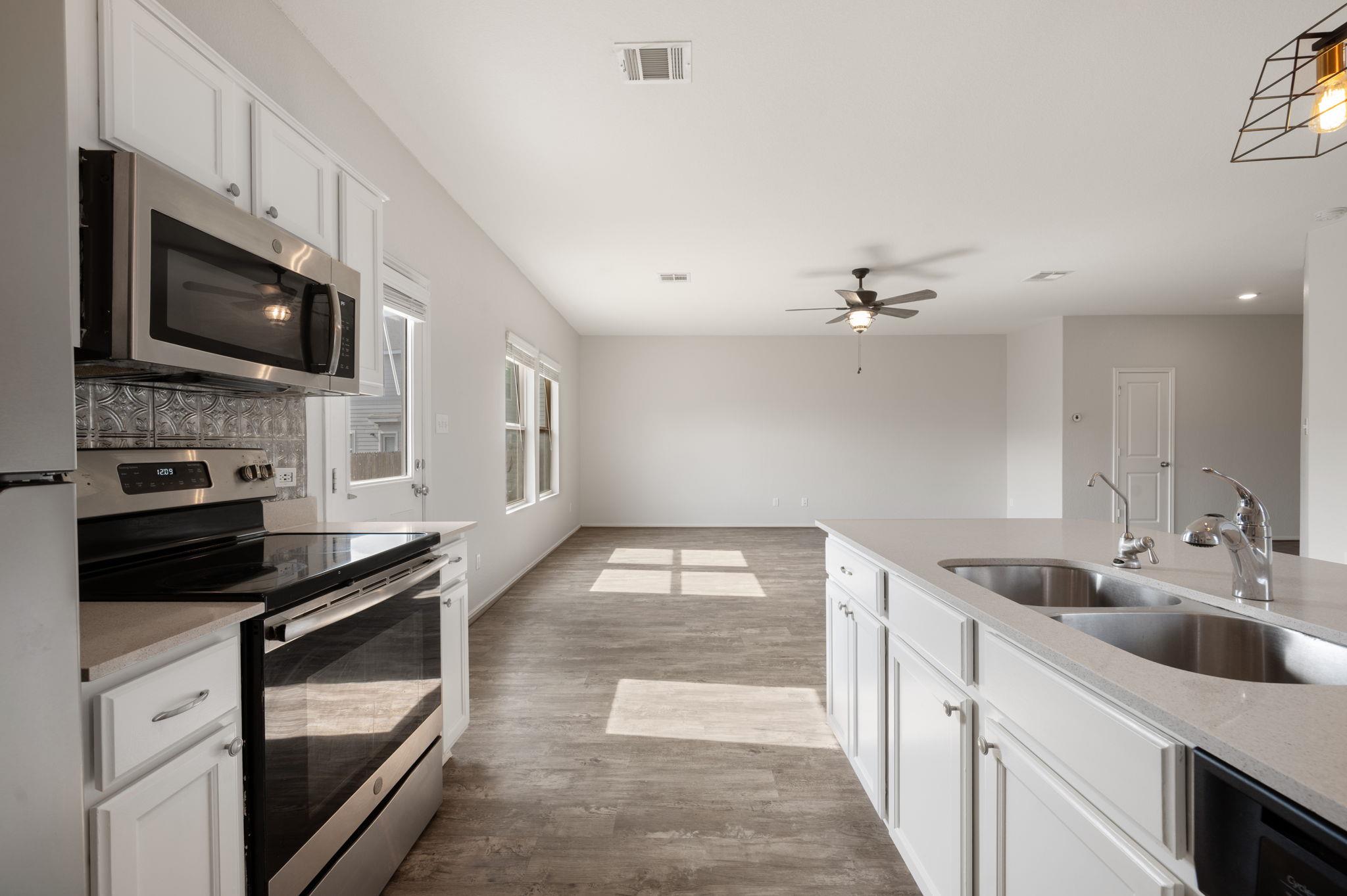 817 Circle Way, Jarrell, TX 76537