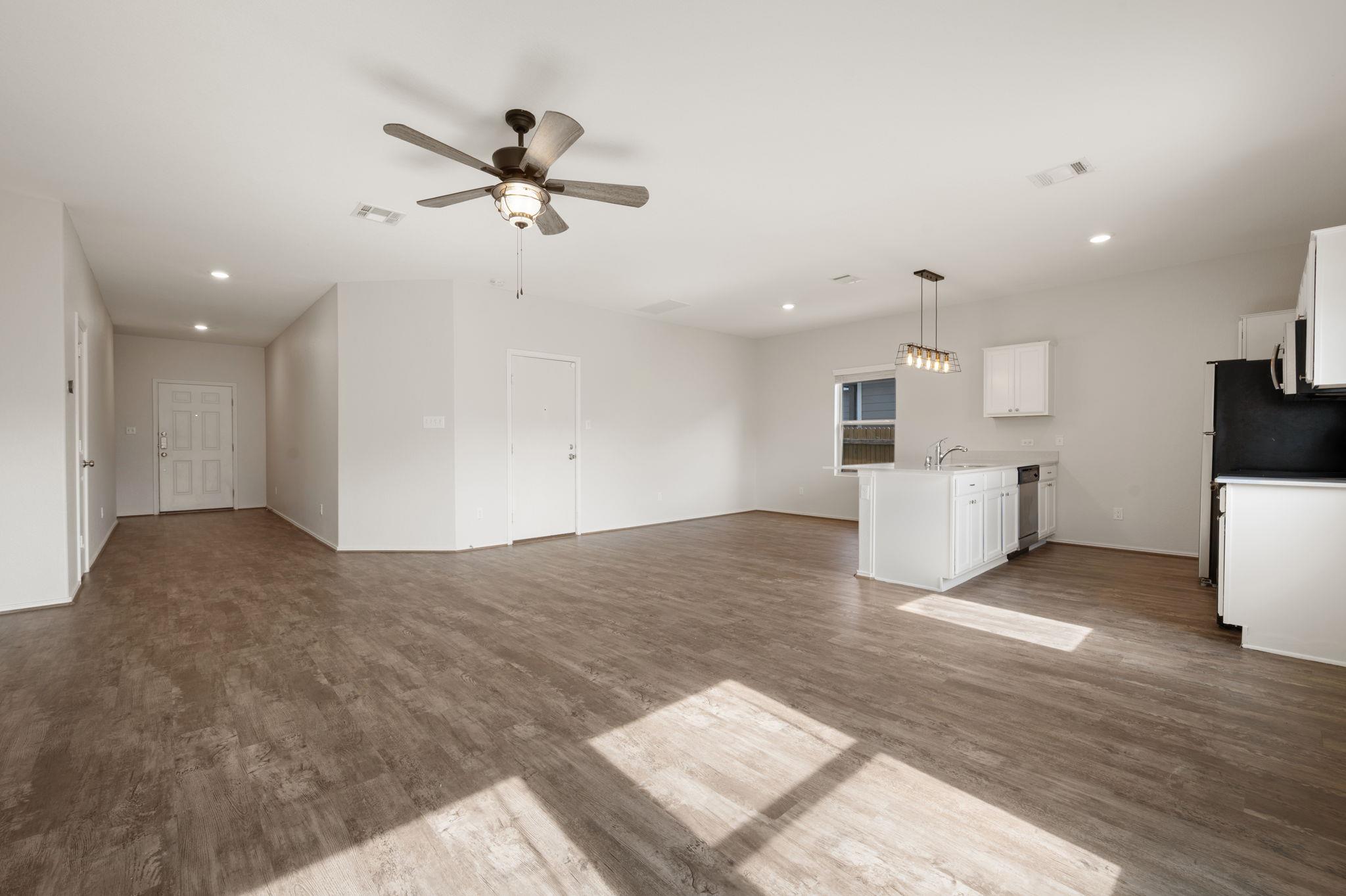 817 Circle Way, Jarrell, TX 76537