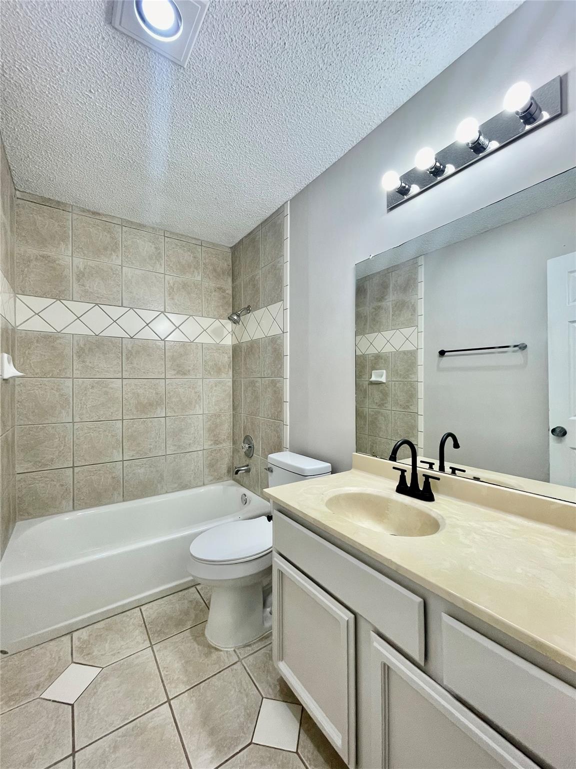 2001 Lisa Ln, San Marcos, TX 78666