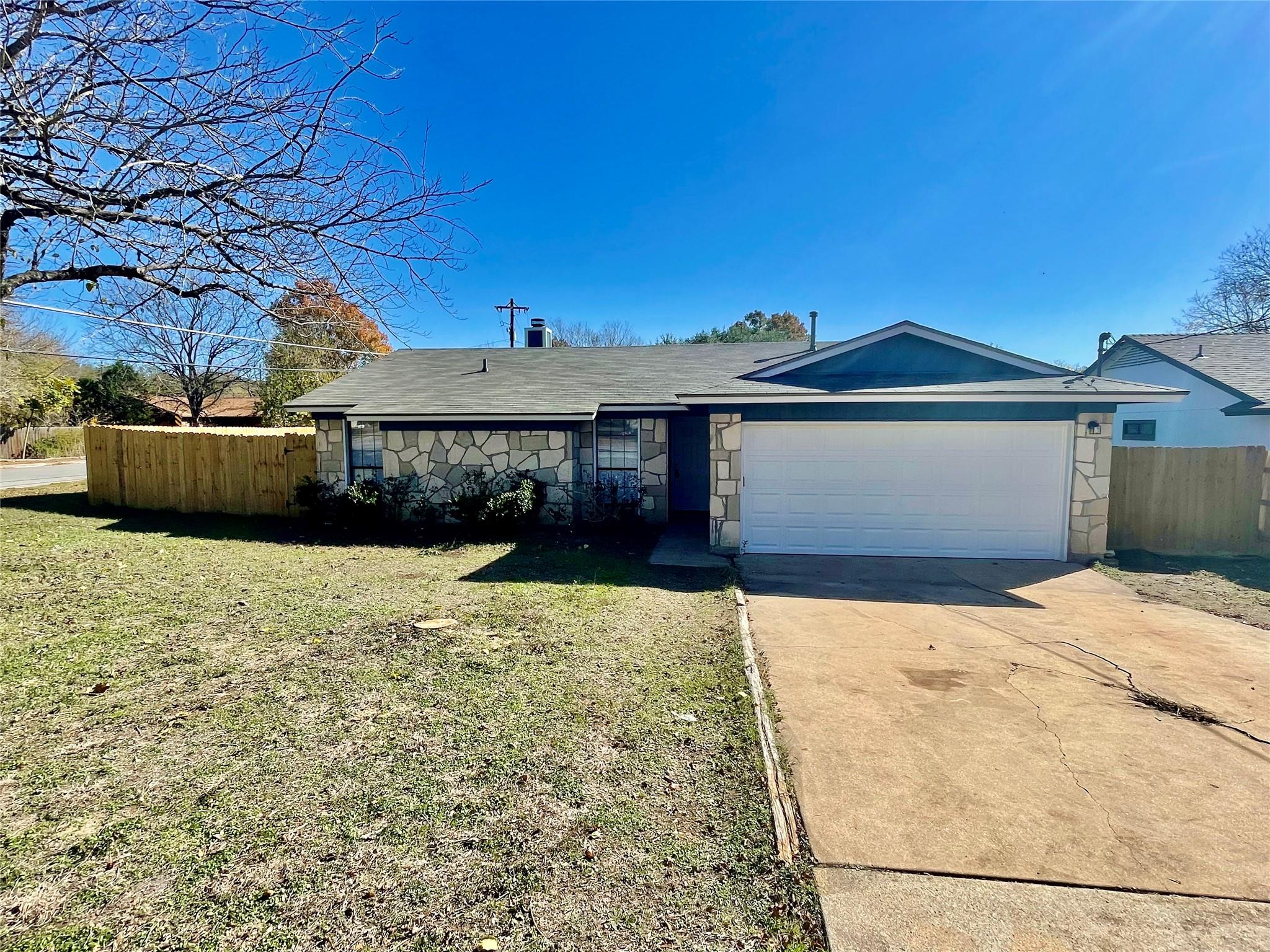 2001 Lisa Ln, San Marcos, TX 78666