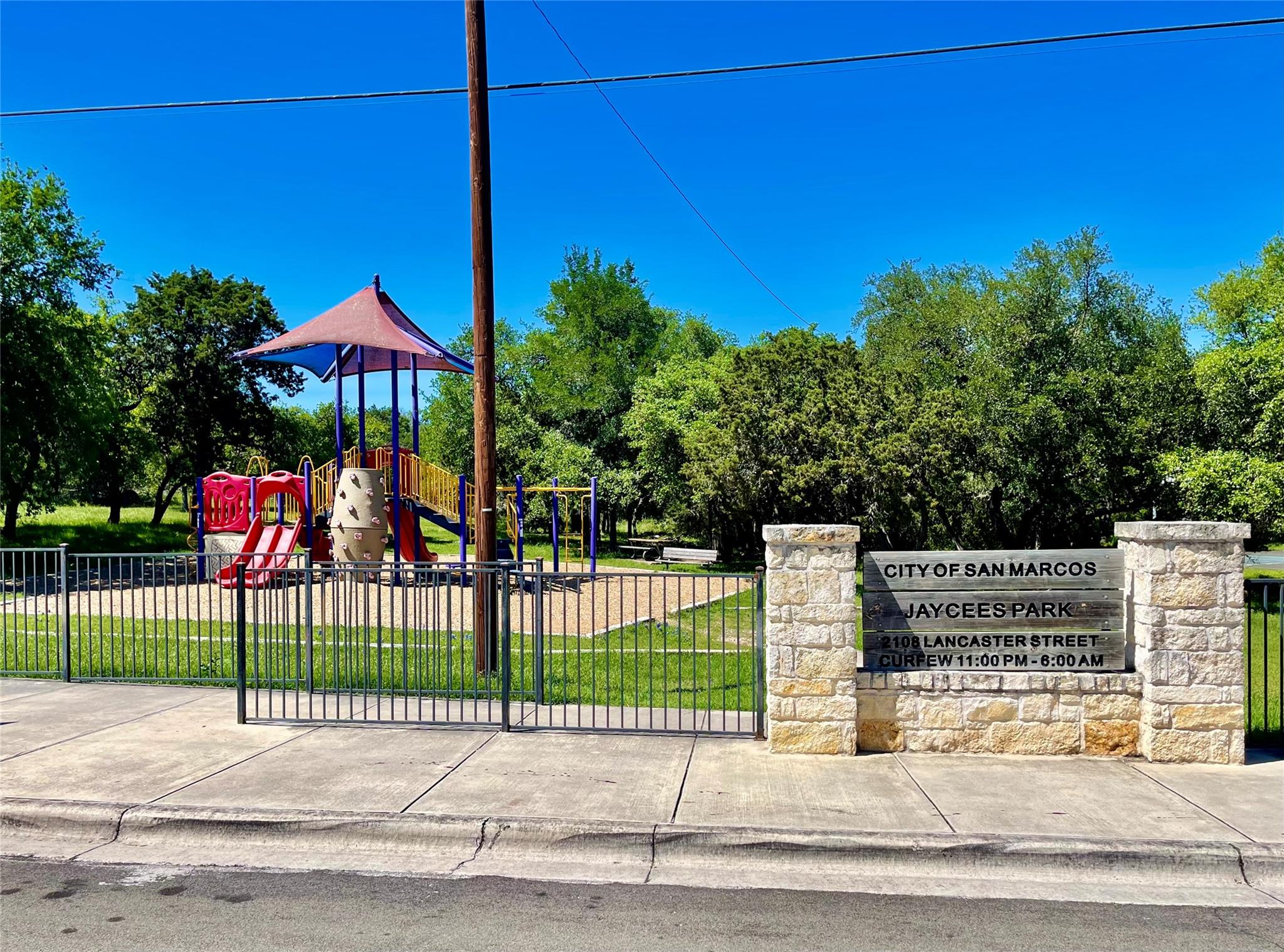 2001 Lisa Ln, San Marcos, TX 78666