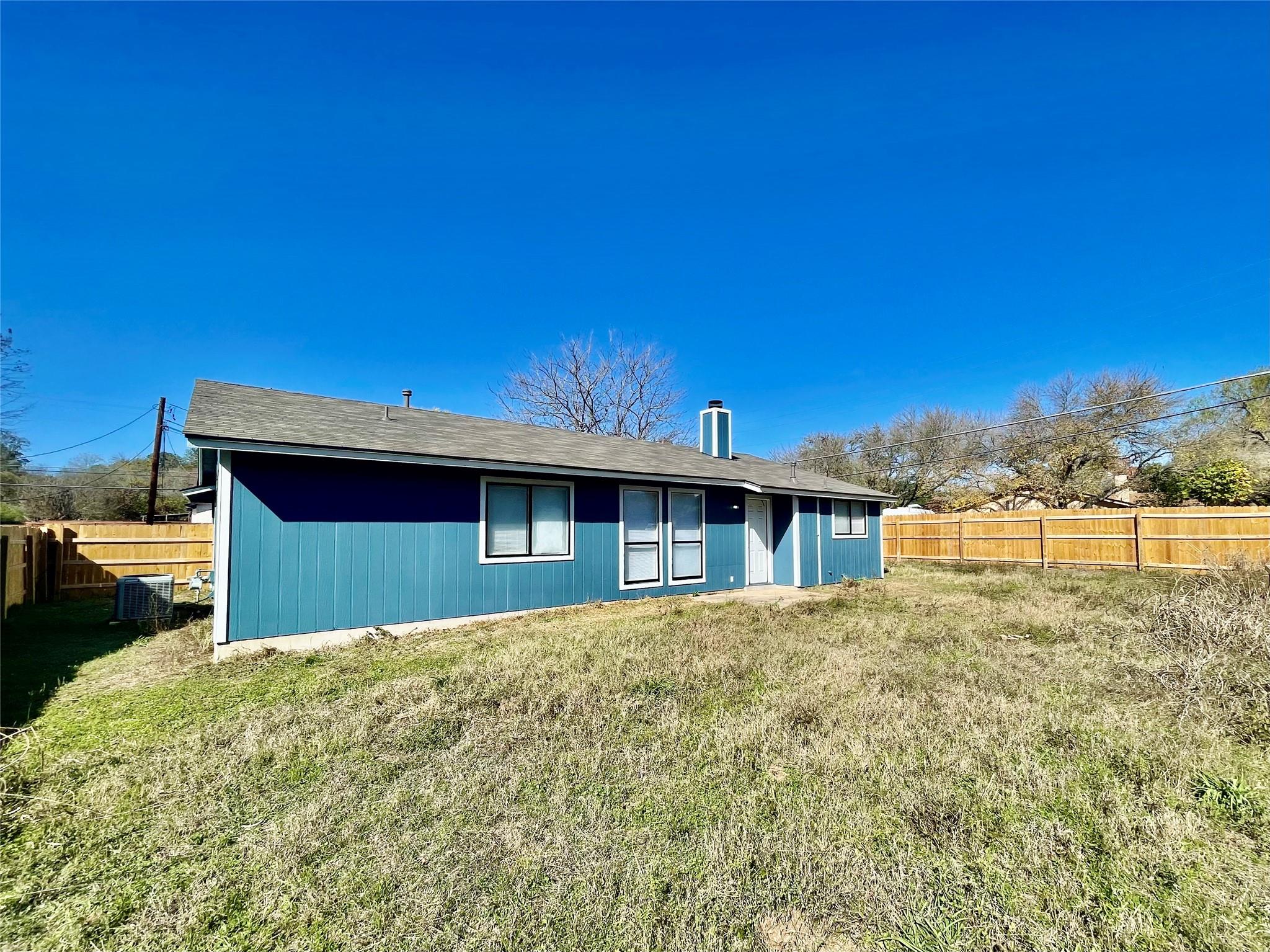2001 Lisa Ln, San Marcos, TX 78666