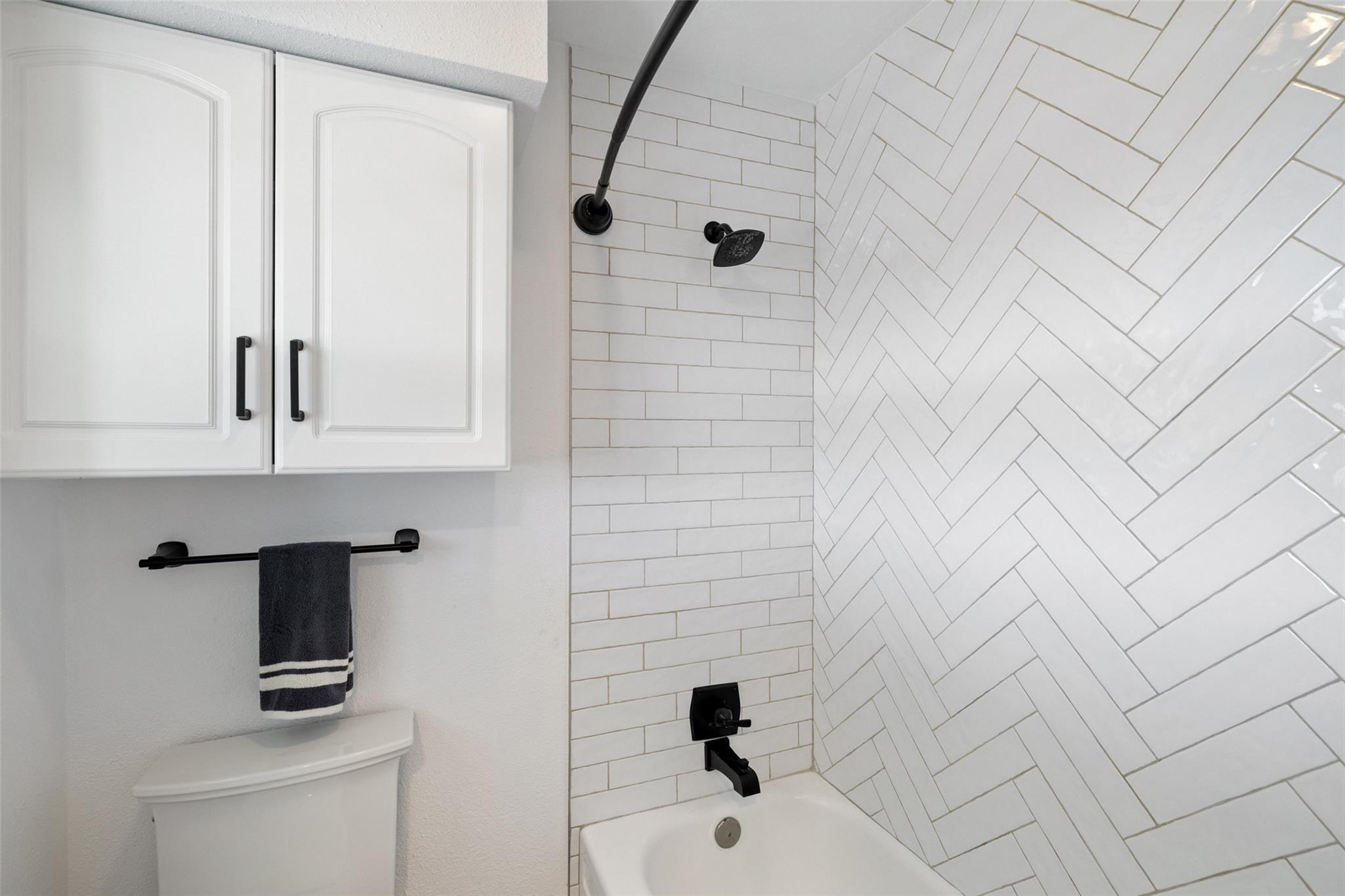 1201 Lakeshore Dr, Spicewood, TX 78669