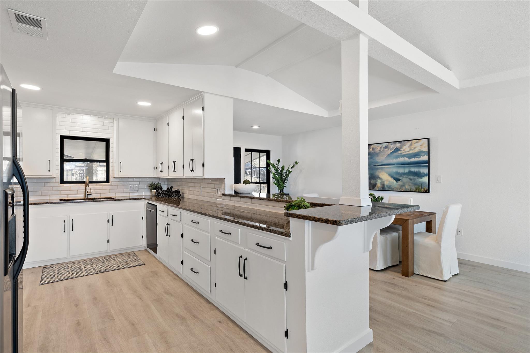 1201 Lakeshore Dr, Spicewood, TX 78669