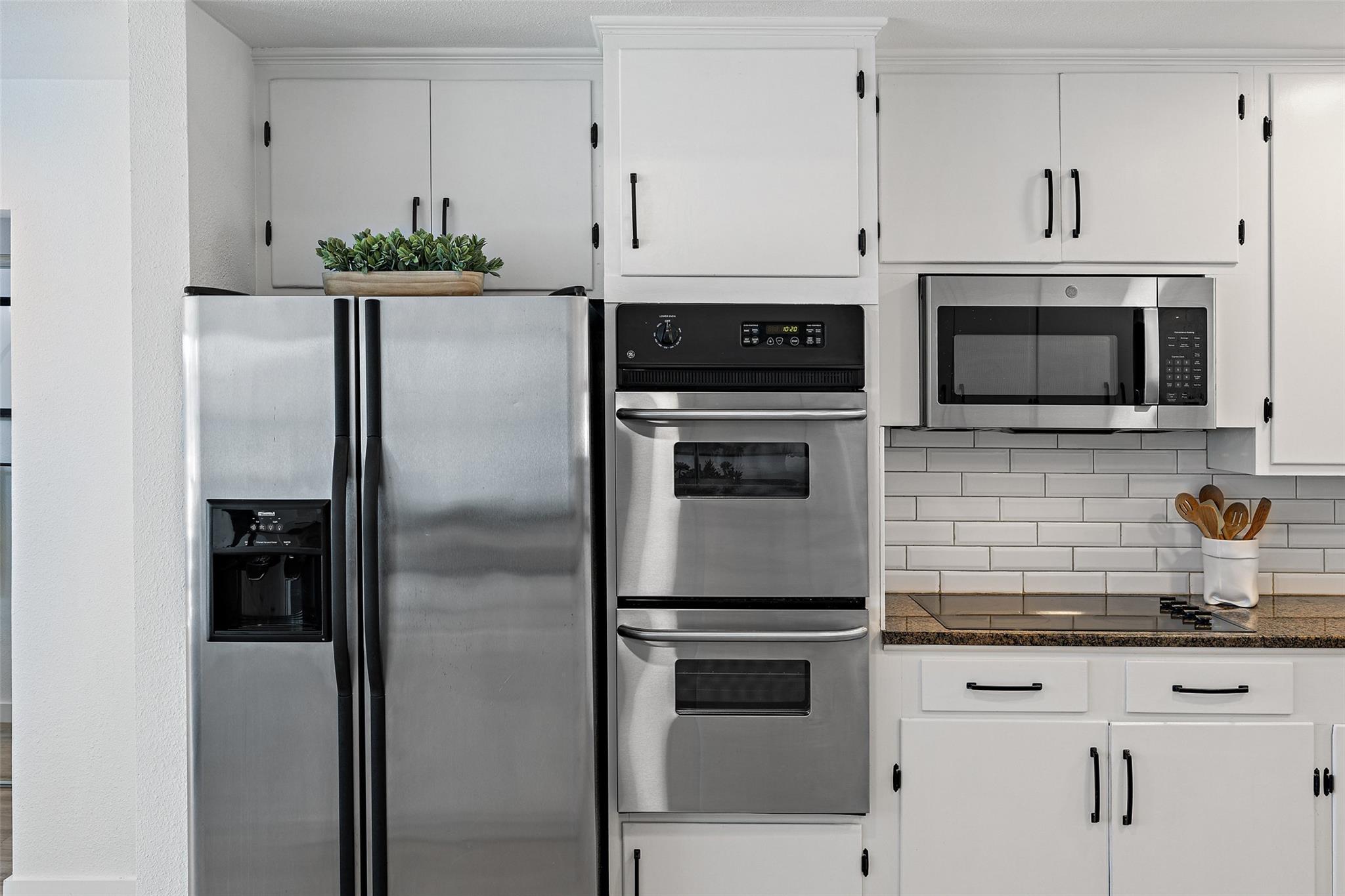 1201 Lakeshore Dr, Spicewood, TX 78669