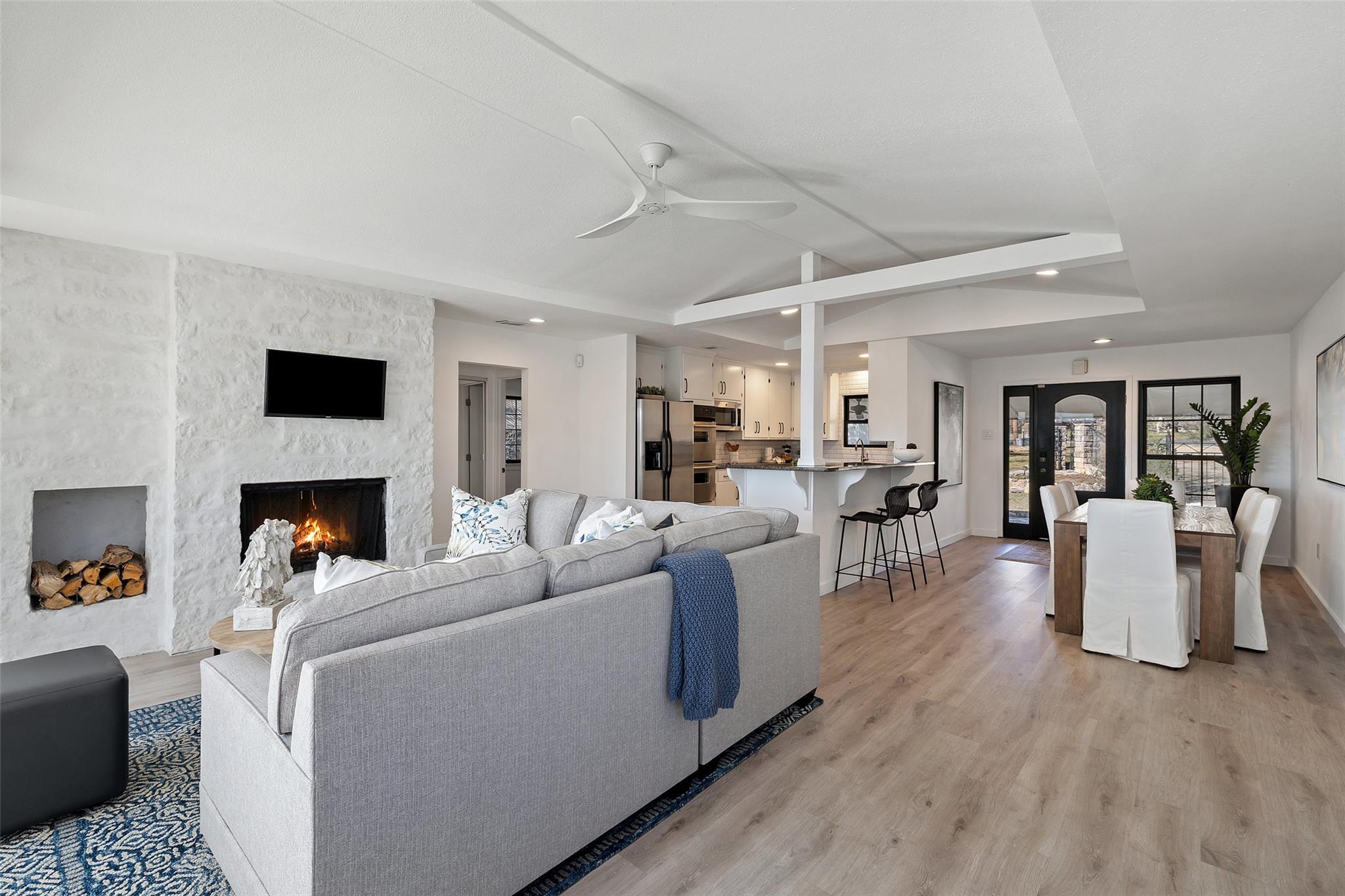 1201 Lakeshore Dr, Spicewood, TX 78669