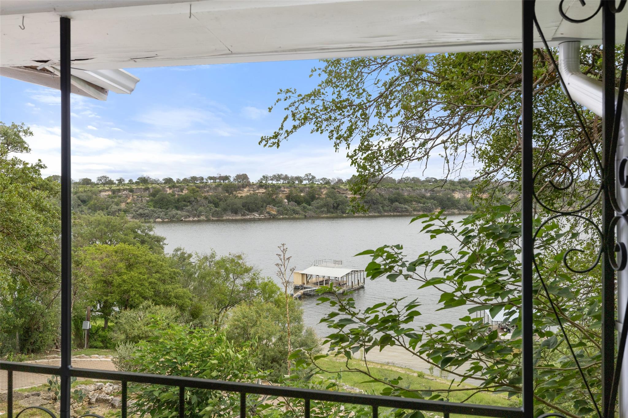 1201 Lakeshore Dr, Spicewood, TX 78669