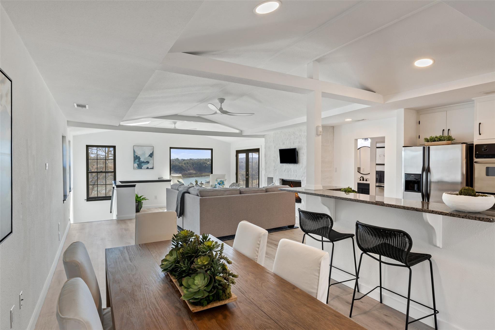 1201 Lakeshore Dr, Spicewood, TX 78669