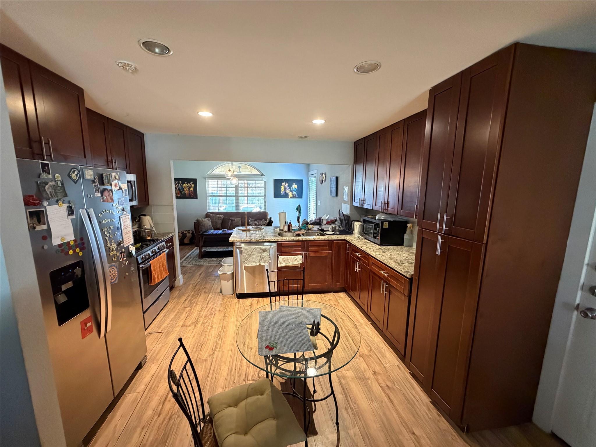 809 Sussex Dr, Austin, TX 78745