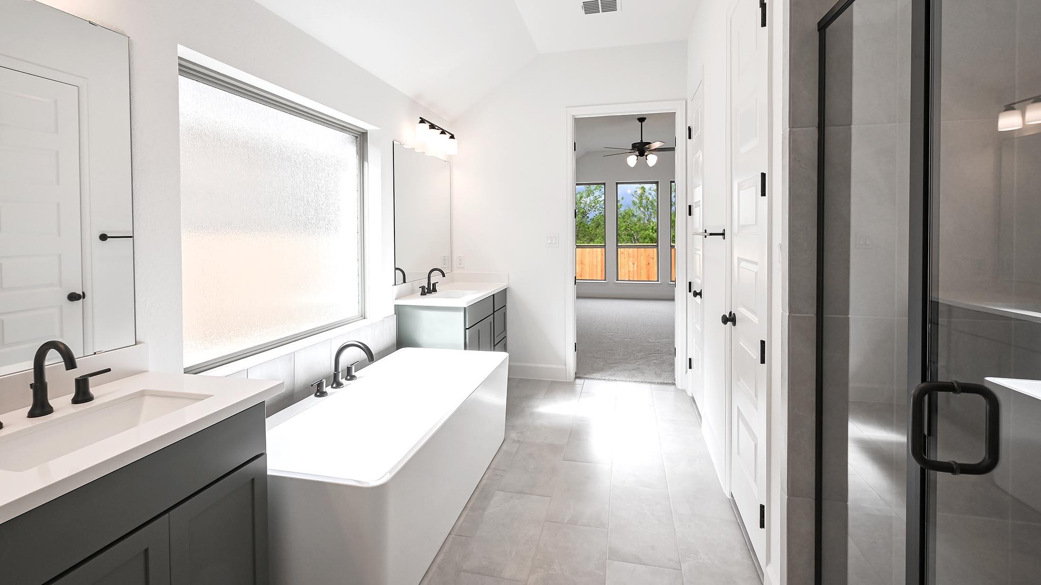 618 Bay Breeze Dr, Kyle, TX 78640