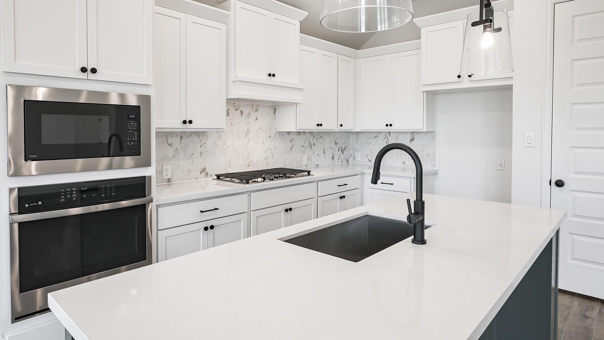 618 Bay Breeze Dr, Kyle, TX 78640