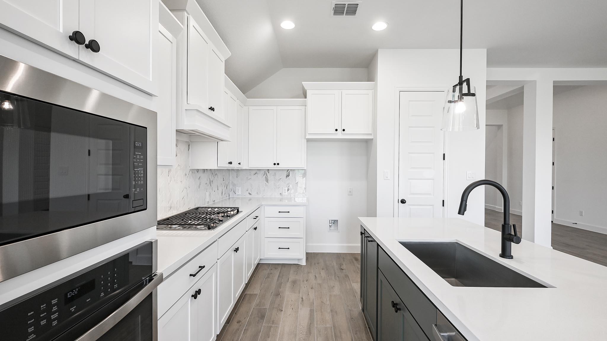 618 Bay Breeze Dr, Kyle, TX 78640