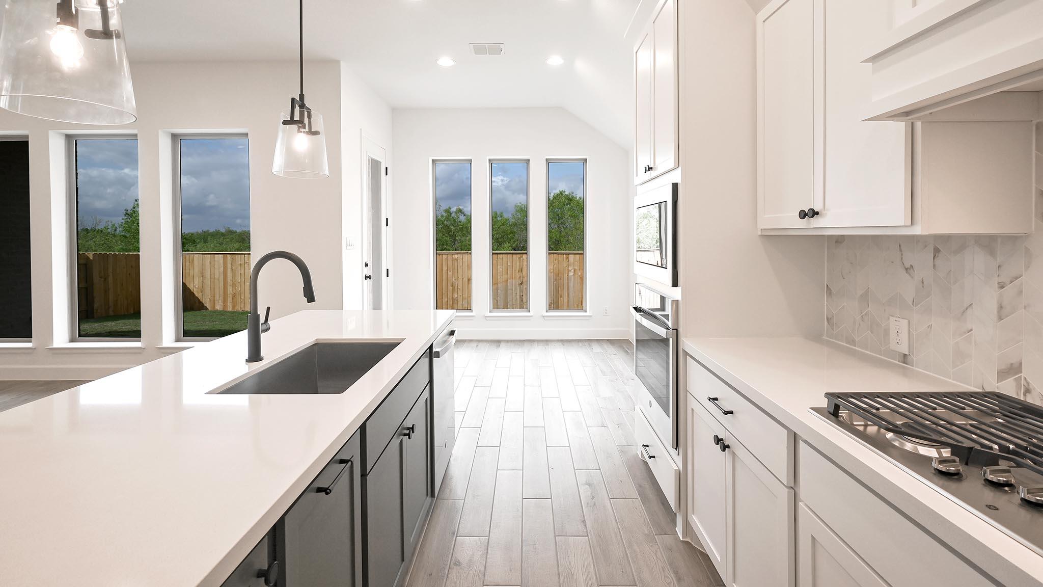 618 Bay Breeze Dr, Kyle, TX 78640