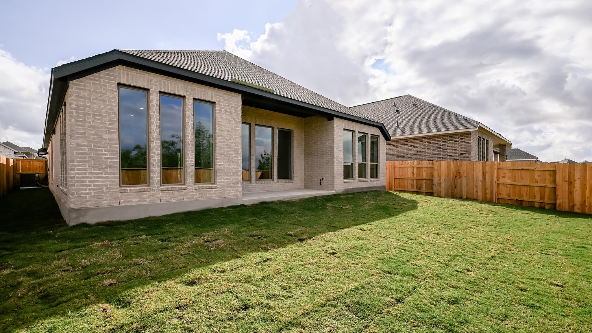 618 Bay Breeze Dr, Kyle, TX 78640