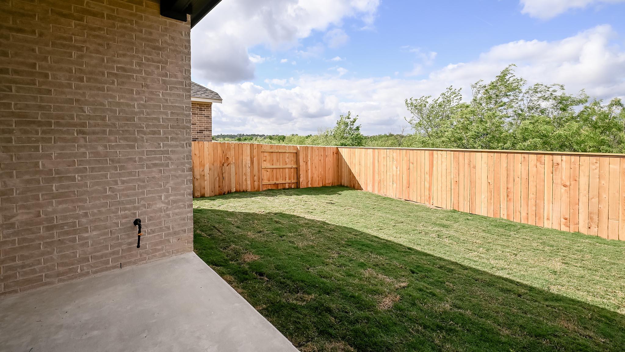 618 Bay Breeze Dr, Kyle, TX 78640