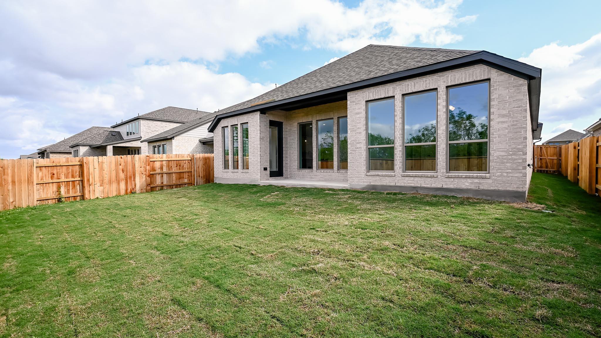 618 Bay Breeze Dr, Kyle, TX 78640