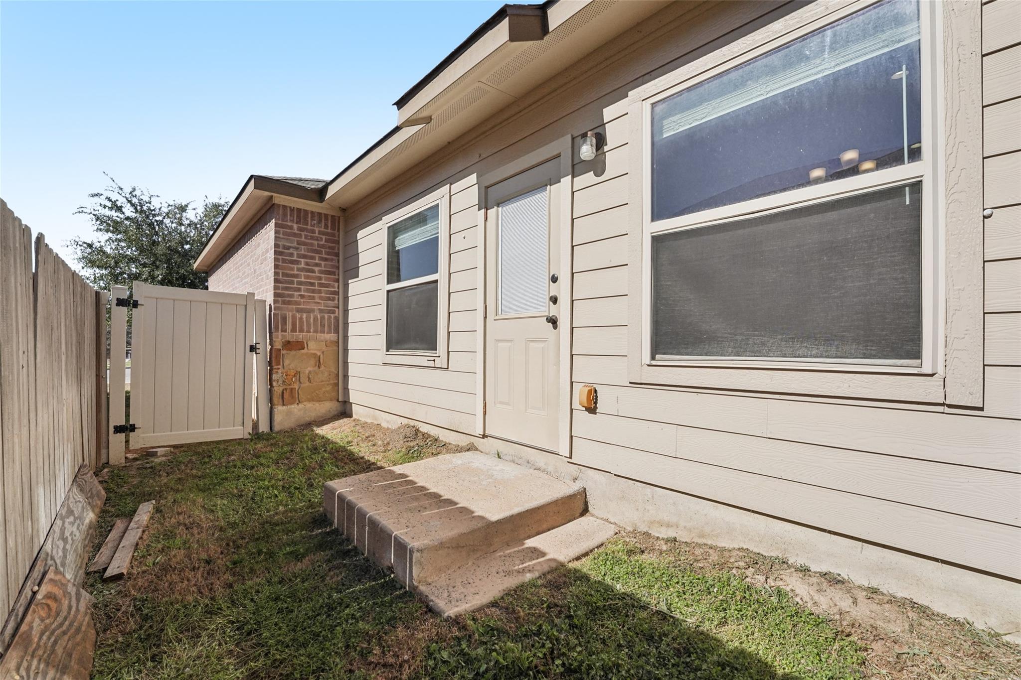 402 Jack Rabbit Ln # B, Buda, TX 78610