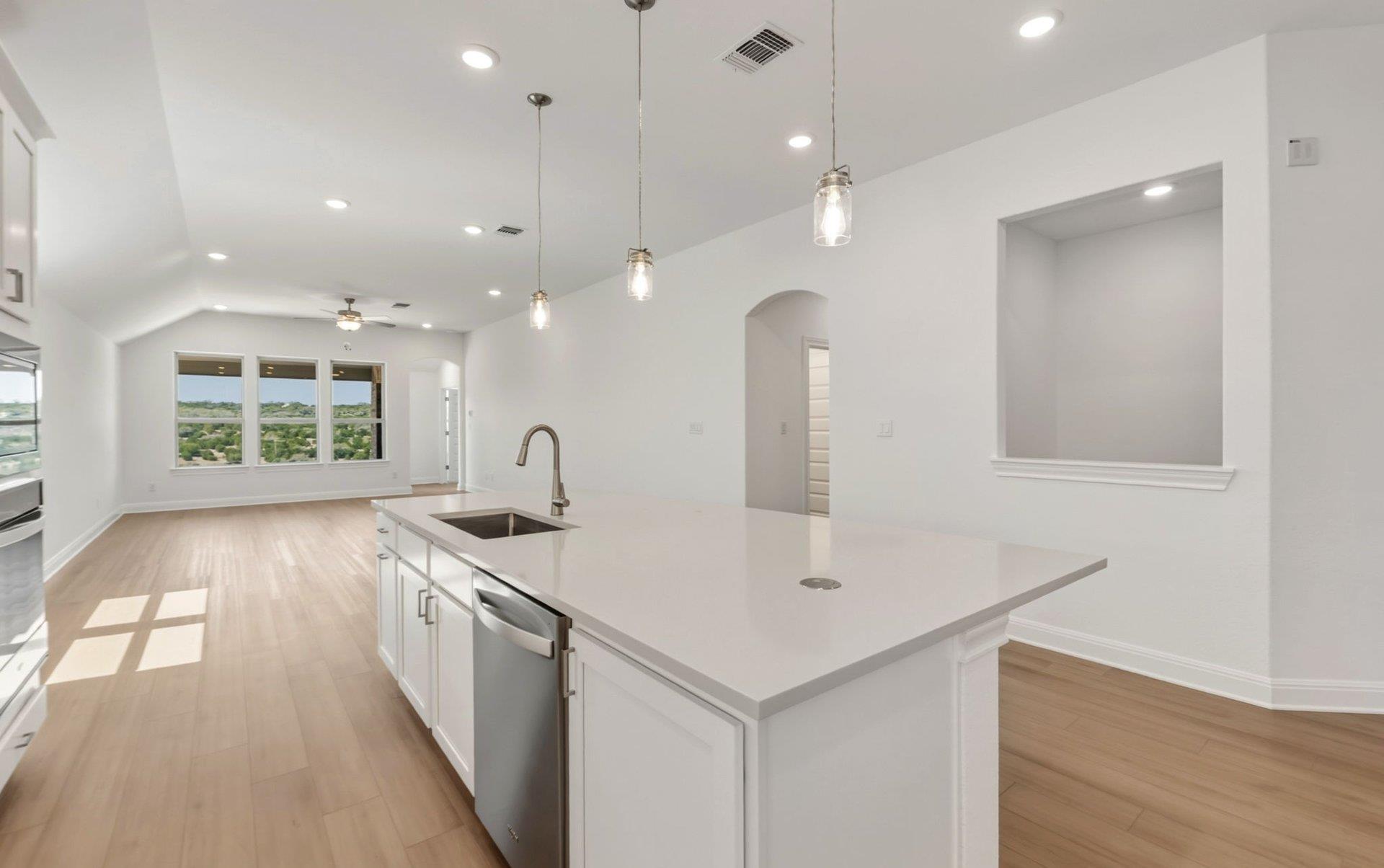 6900 Cliff Rose Dr, Spicewood, TX 78669