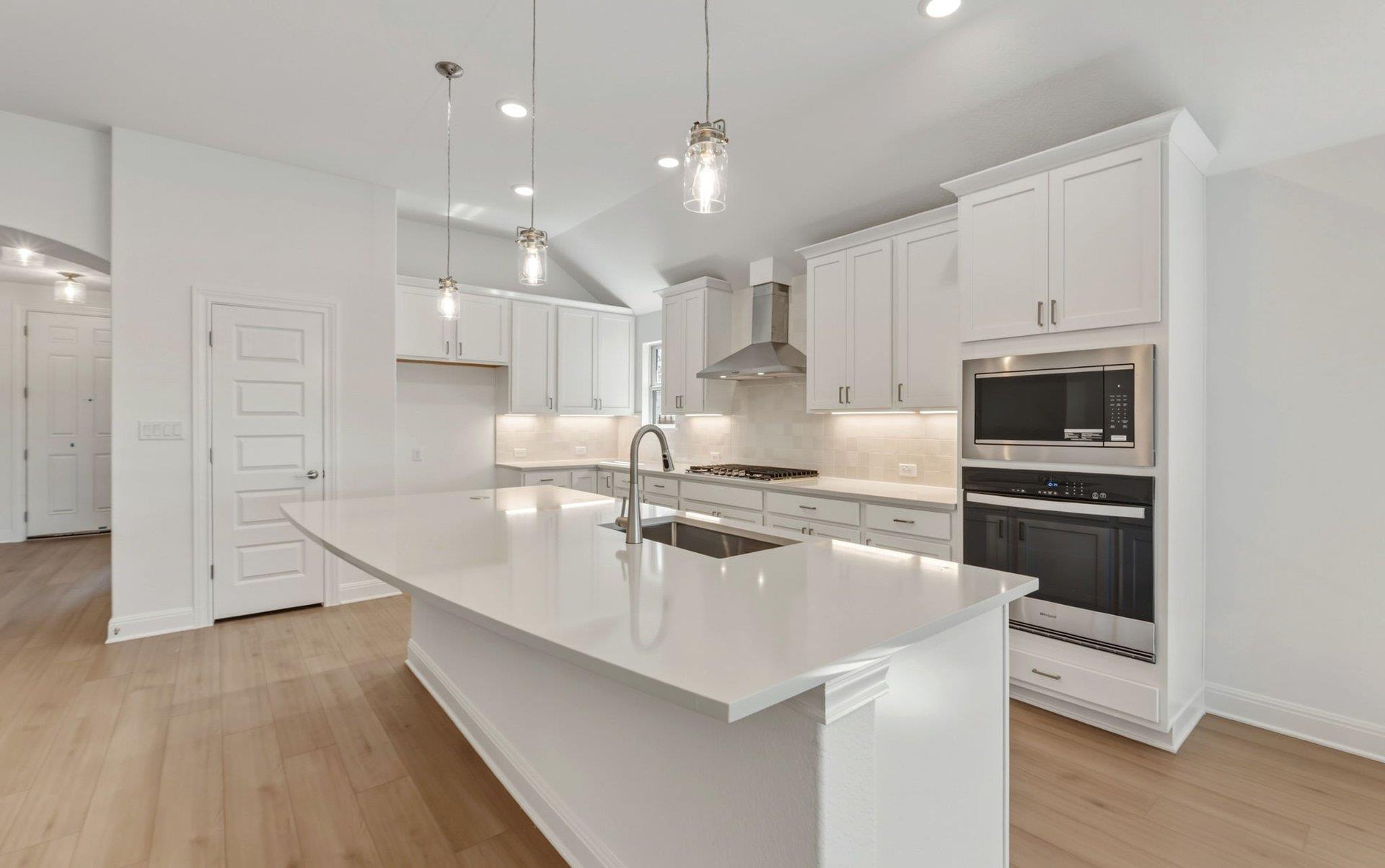 6900 Cliff Rose Dr, Spicewood, TX 78669