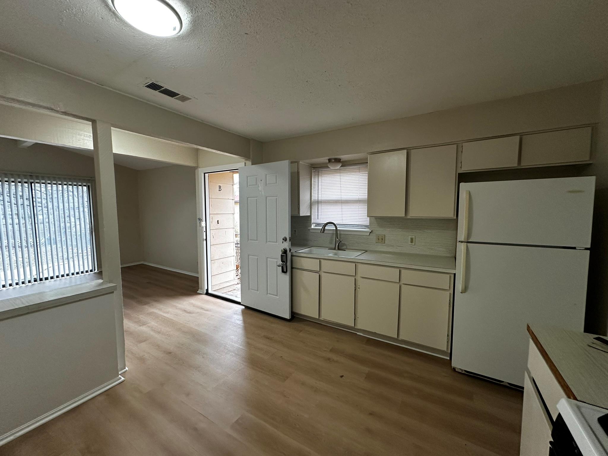 5802 Emerald Forest Dr # B, Austin, TX 78745