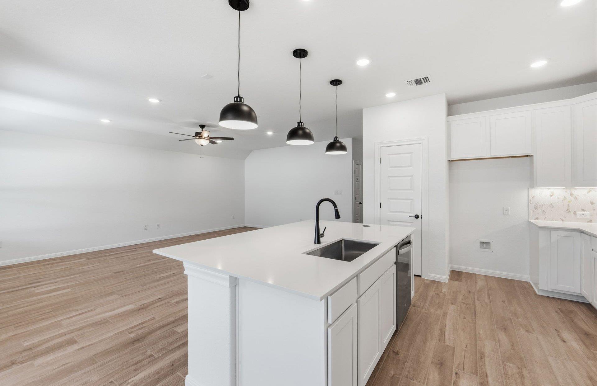 7005 Cliff Rose Dr, Spicewood, TX 78669