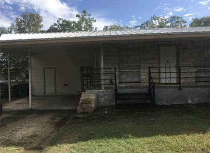 203 W North St # A, Kyle, TX 78640