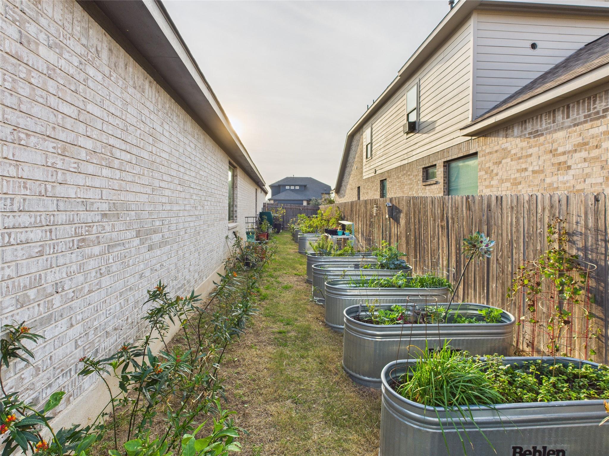 906 Blue Oak Blvd, San Marcos, TX 78666