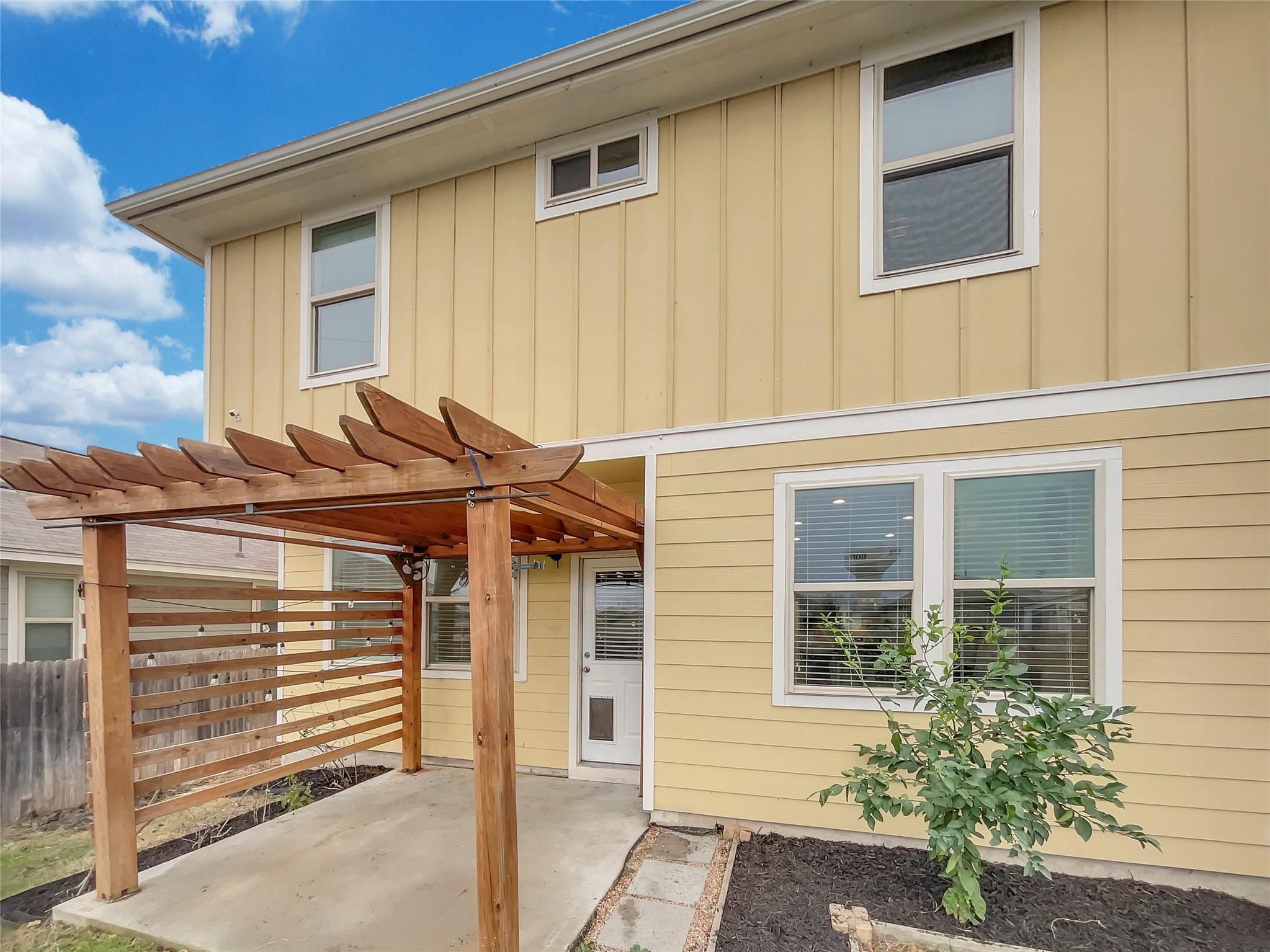 717 Twisted Oaks Ln, Buda, TX 78610